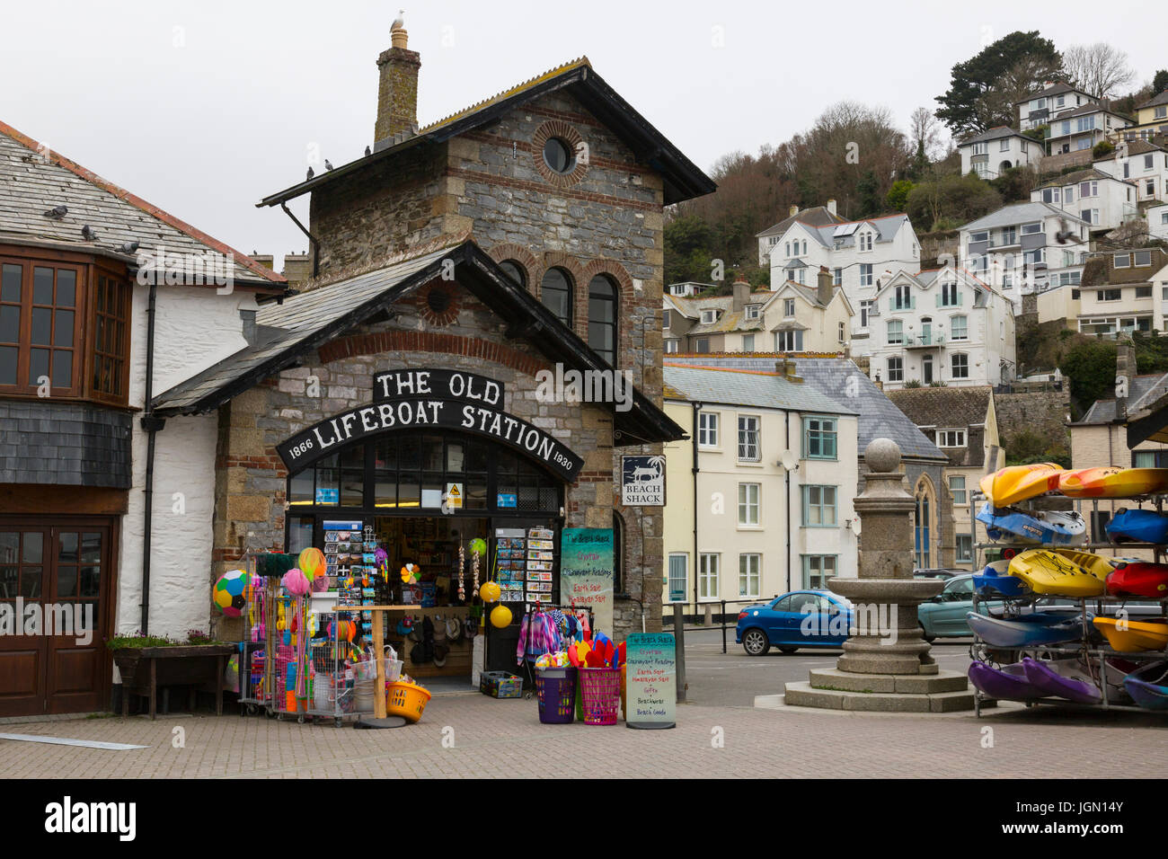 Die alte Rettungsstation aus dem Jahr 1866 eignet sich nun für die Touristen in Looe auf der südlichen Küste von Cornwall, England, UK Stockfoto