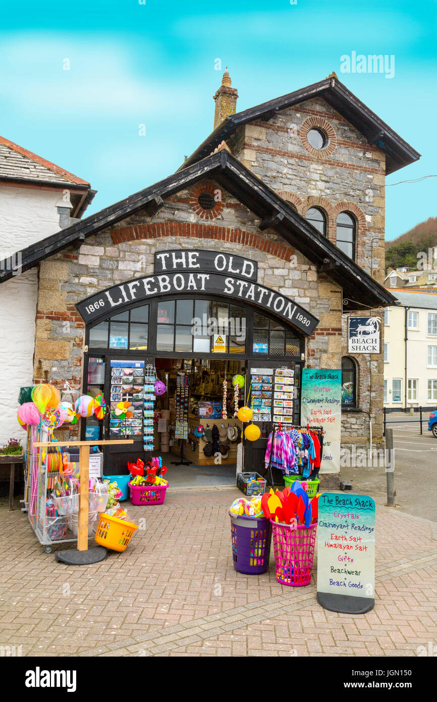 Die alte Rettungsstation aus dem Jahr 1866 eignet sich nun für die Touristen in Looe auf der südlichen Küste von Cornwall, England, UK Stockfoto