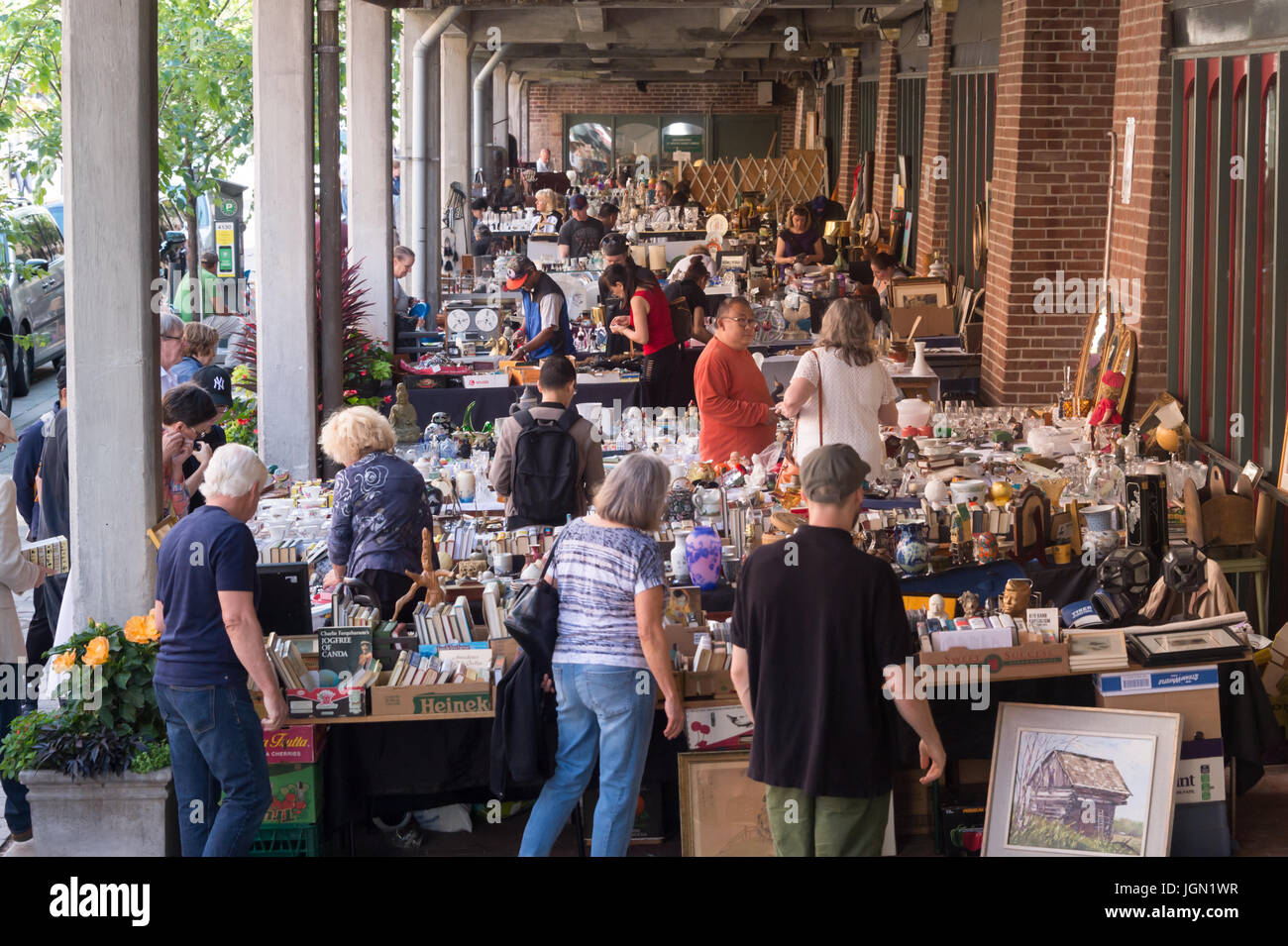 Toronto, Kanada - 25. Juni 2017: jeden Sonntag Antiquitäten Ausstellung und Verkauf, die stattfindet, auf dem St. Lawrence Market Stockfoto