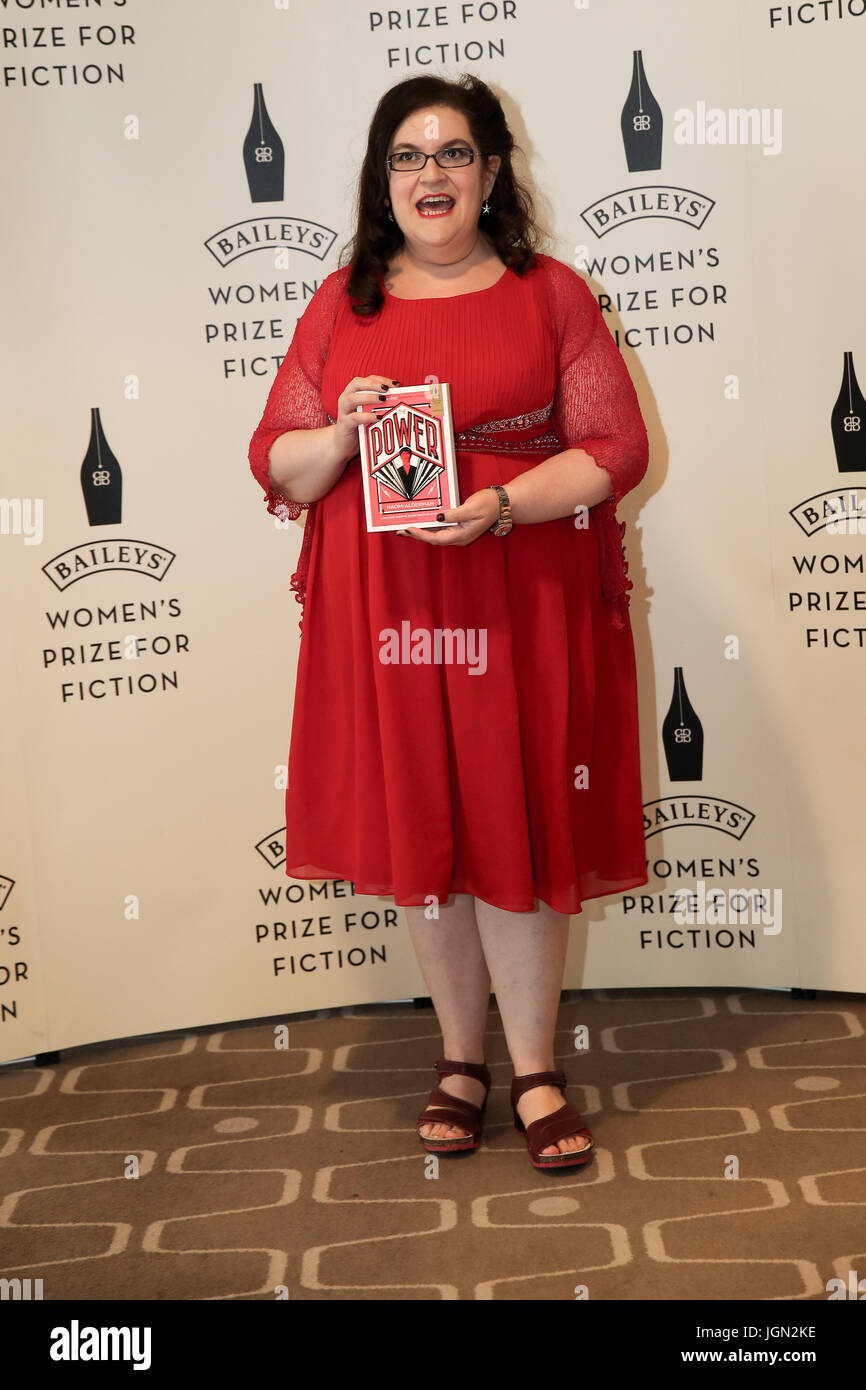 Baileys Frauen Prize for Fiction 2017 Naomi Alderman mit ihrem Buch The Power mit: Naomi Alderman Where: London, Vereinigtes Königreich: 7. Juni 2017 Credit: Dinendra Haria/WENN.com Stockfoto