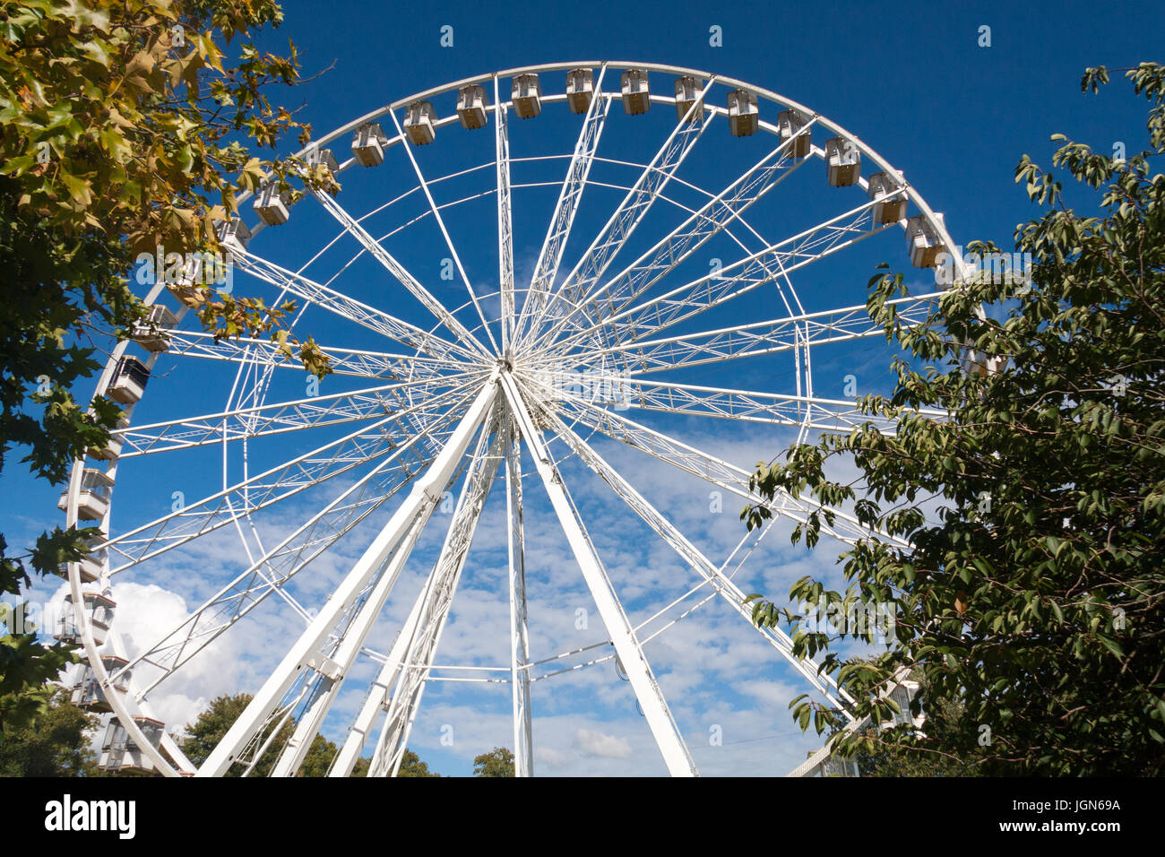 Riesenrad auf einem schönen sonnigen Tag, Windsor, Berkshire, England, Vereinigtes Königreich Stockfoto
