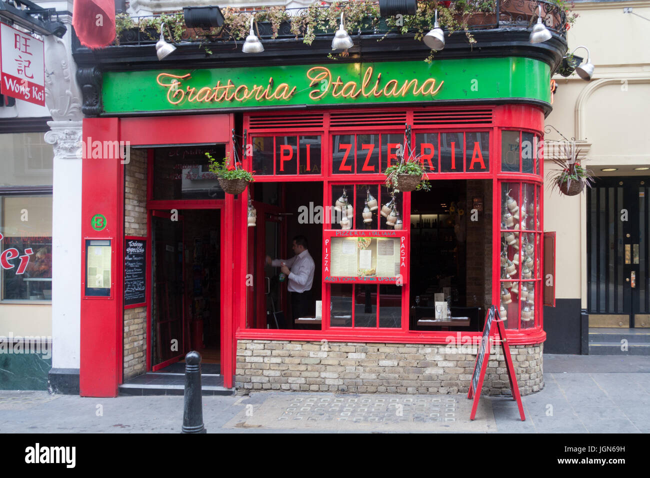 Trattoria Italiana Italienisches Restaurant, Wardour Street, Chinatown, London, England, Vereinigtes Königreich Stockfoto