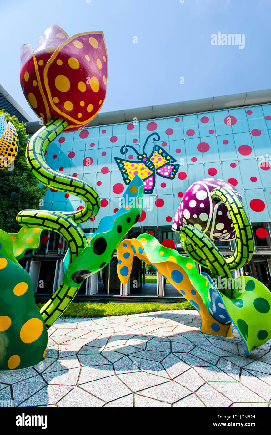 Die visionäre Blumen, eine ökologische Kunstinstallation von Yayoi Kusama in Matsumoto City Museum of Art. Stockfoto