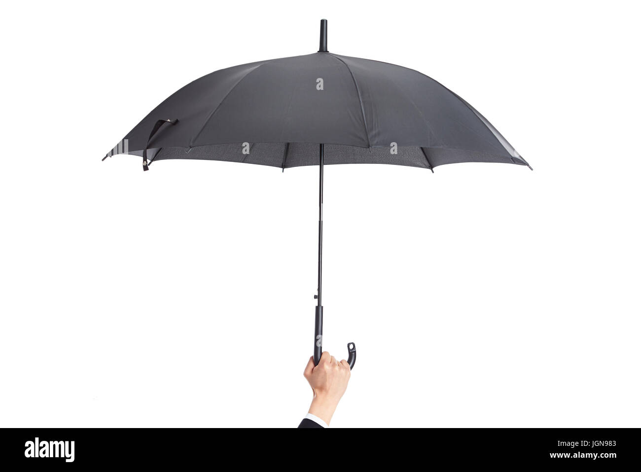 Hand eines Mannes mit einem schwarzen Schirm, isoliert auf weißem Hintergrund. Stockfoto