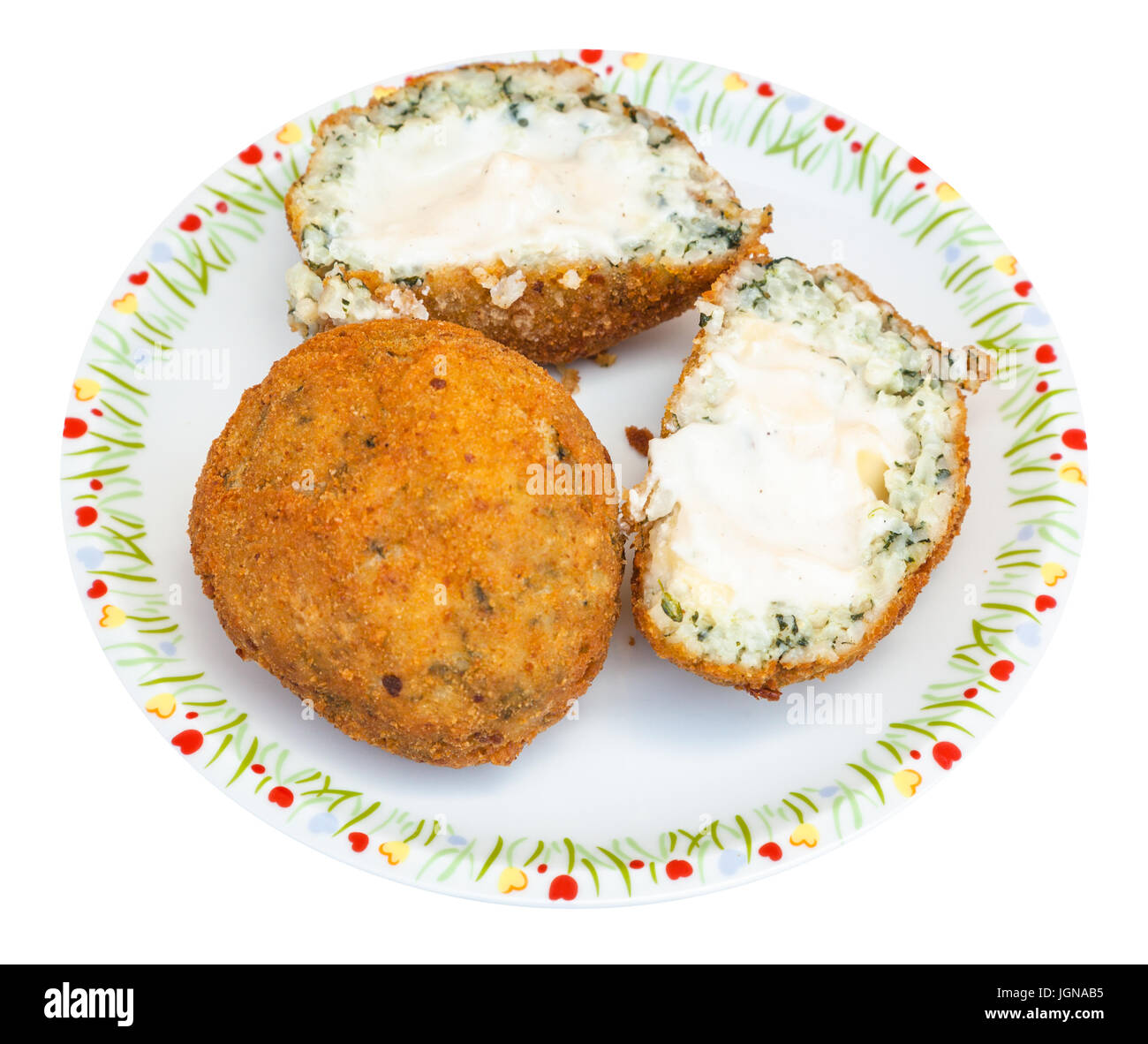 traditionelle sizilianische Streetfood - gefüllte Spinat Reis Kugeln Arancini auf Platte isoliert auf weißem Hintergrund Stockfoto