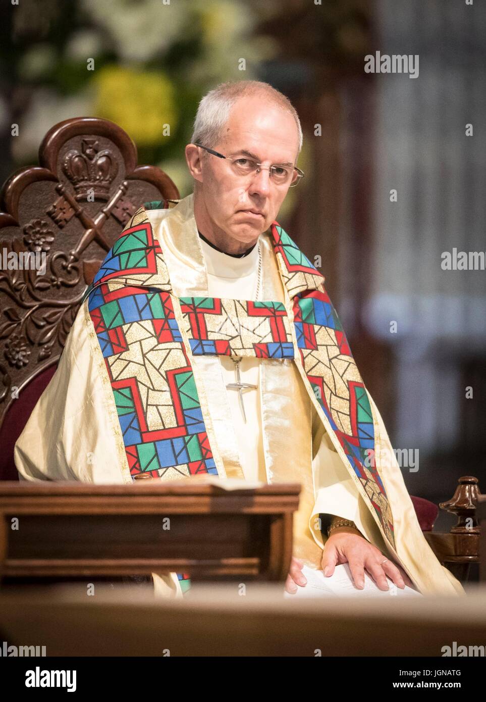 Der Erzbischof von Canterbury Justin Welby während der Eucharistiefeier im York Minster in York, als der Church Of England herrschenden Körper soll abstimmen, die spezielle Dienstleistungen für Transgender-Personen, deren Übergang zu markieren. Stockfoto
