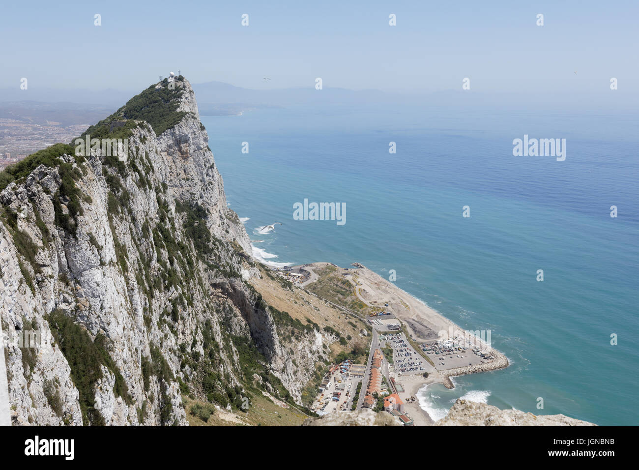 Die Ostseite des Felsens von Gibraltar, gesehen vom Gipfel Stockfoto