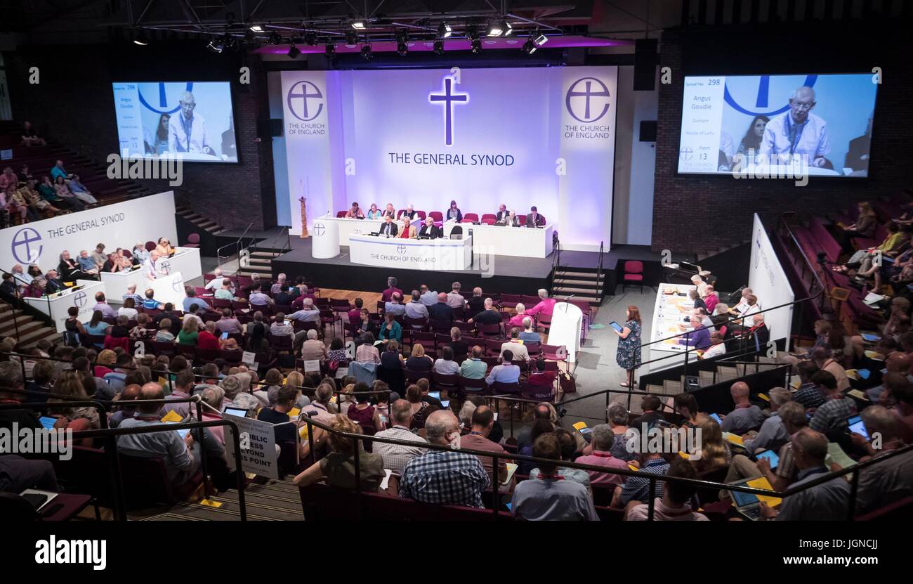 Ein Überblick über das Treffen auf der Generalsynode der Church Of England an der University of York, als der Church Of England herrschenden Körper soll abstimmen, die spezielle Dienstleistungen für Transgender-Personen, deren Übergang zu markieren. Stockfoto