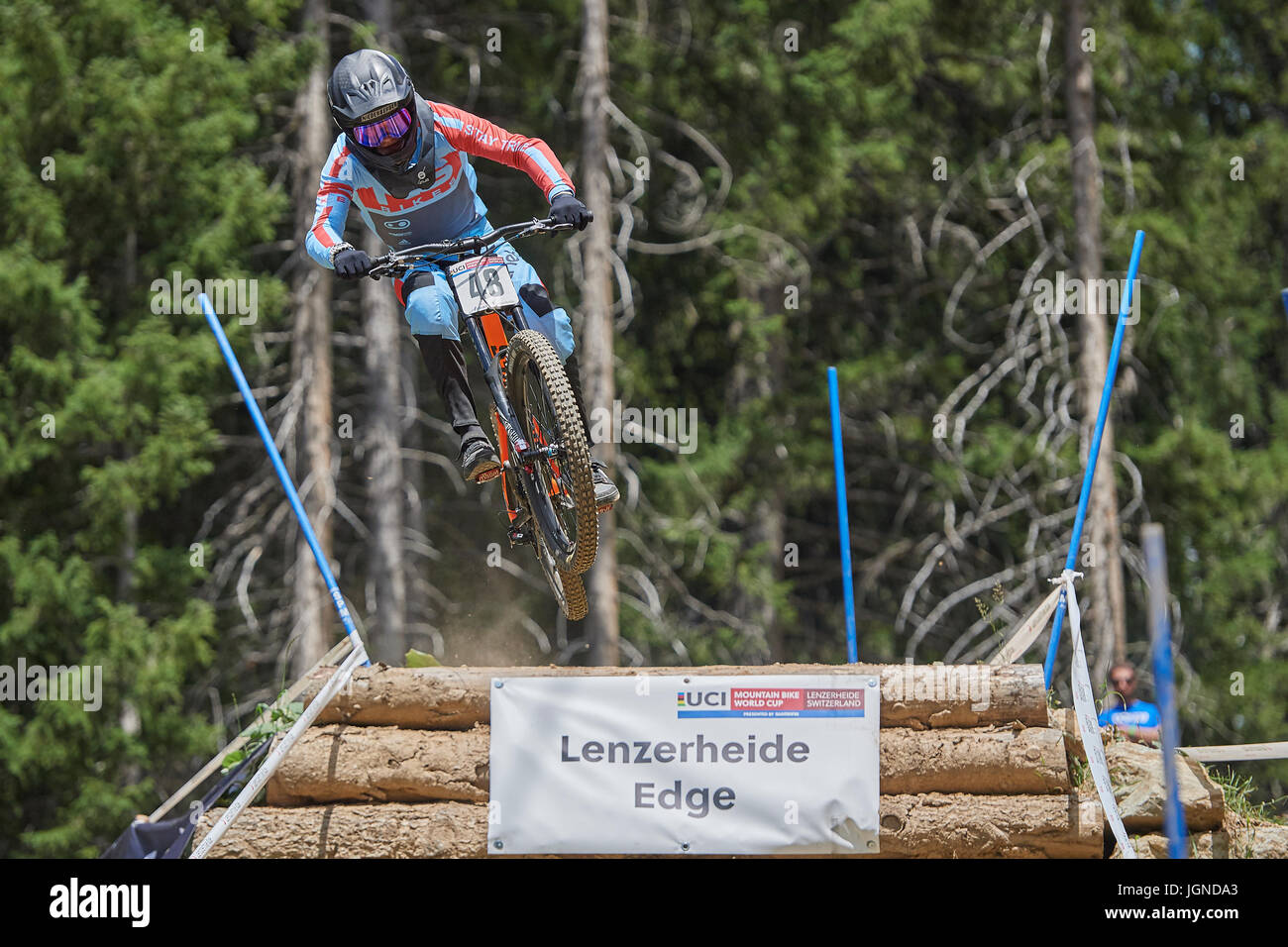 Lenzerheide, Schweiz. 7. Juli 2017. Noel Niederberger aus NS-BIKES FACTORY  RACING während der UCI Mountain Bike Downhill Worldcup in Lenzerheide. ©  Rolf Simeon/bildgebend.ch/Alamy Live-Nachrichten Stockfotografie - Alamy