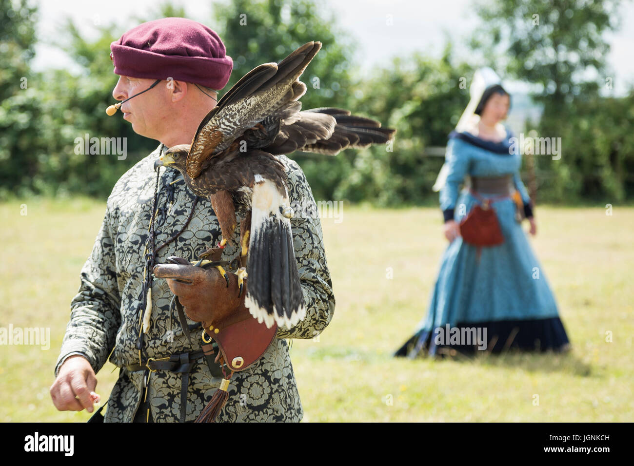 London, Eltham, Großbritannien. 8. Juli 2017. Mittelalterliche Falknerei an der großartigen mittelalterlichen Turnier, Eltham Palace. © Guy Corbishley/Alamy leben Nachrichten Stockfoto