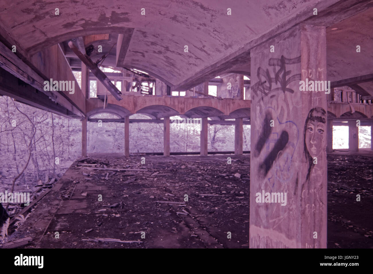 Infra Aufnahmen rot Infrarot-Fotografie Bilder der Ruinen der St.-Peter Seminar, Cardross, Schottland, 2012 Höhe seiner Baufälligkeit vor der Restaurierung Stockfoto