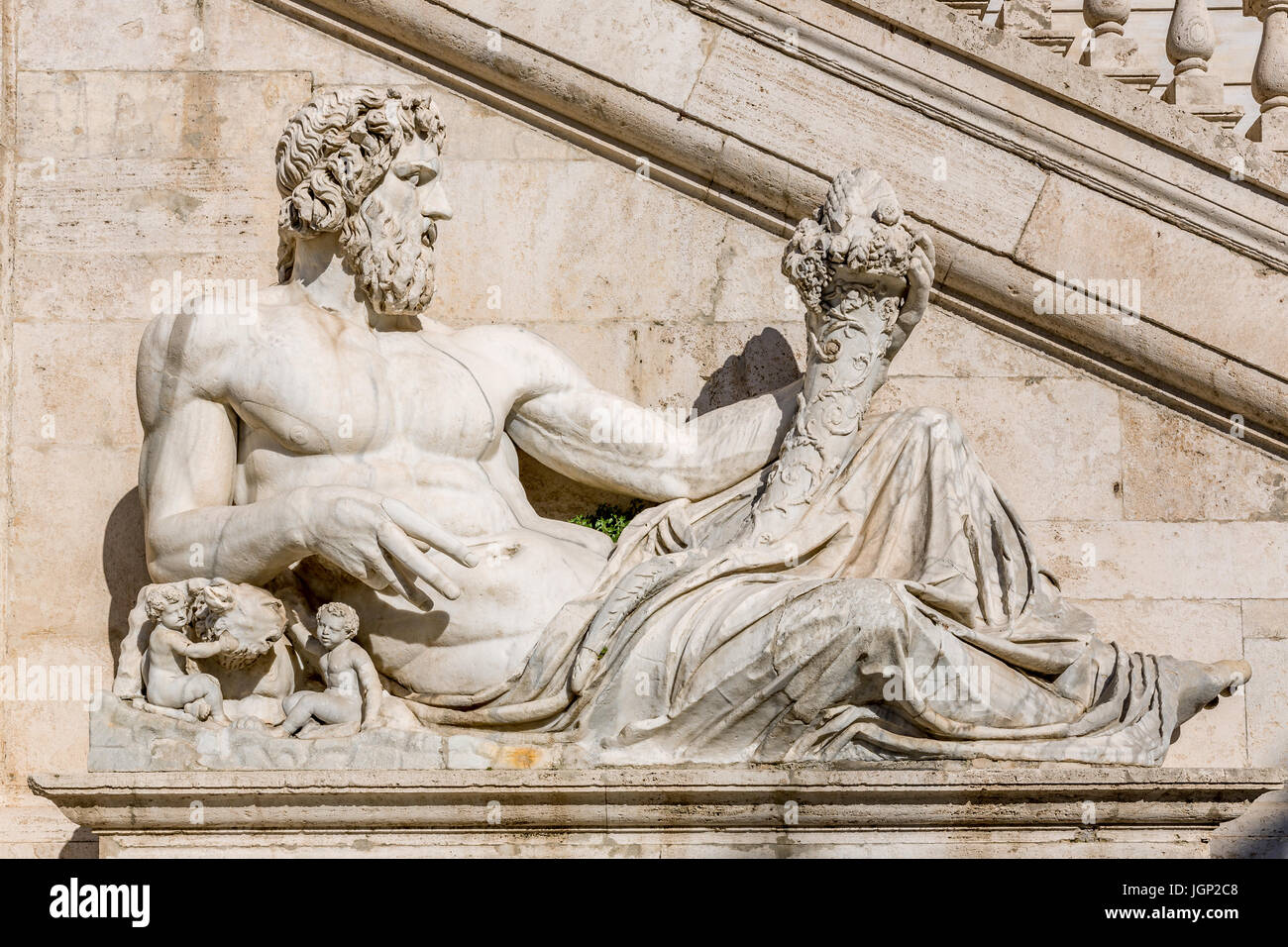 Antike liegende Statue Gottes Fluss Tiber aus Kapitolinischen Hügel Square, Rom, Italien Stockfoto