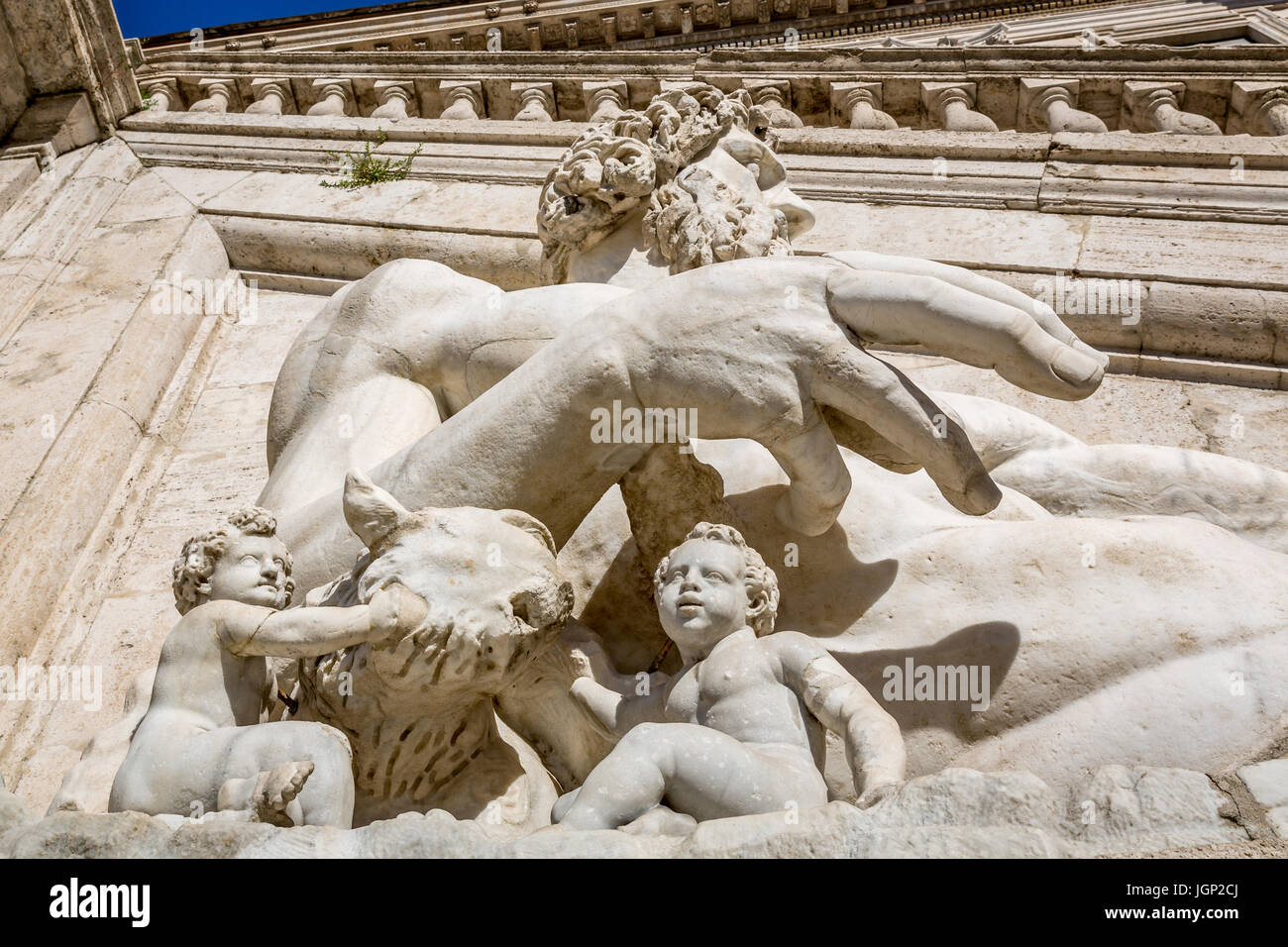 Nahaufnahme der alten liegende Statue Gottes Fluss Tiber aus Kapitolinischen Hügel Square, Rom, Italien Stockfoto