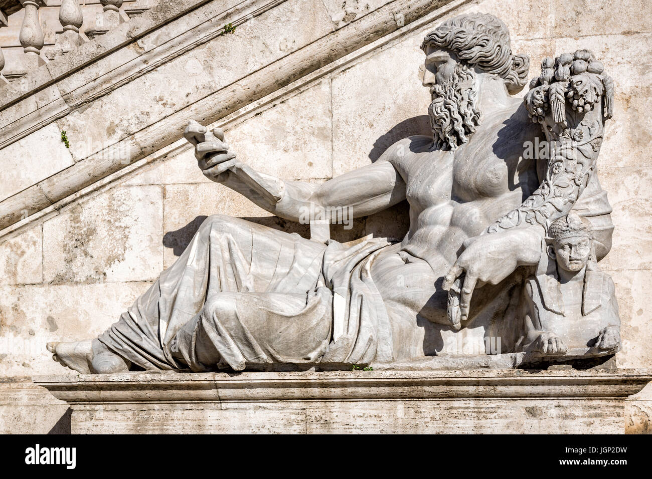 Antike Marmorstatue des Nil Gottes mit Sphinx, vom Kapitolinischen Hügel Square, Rom, Italien Stockfoto