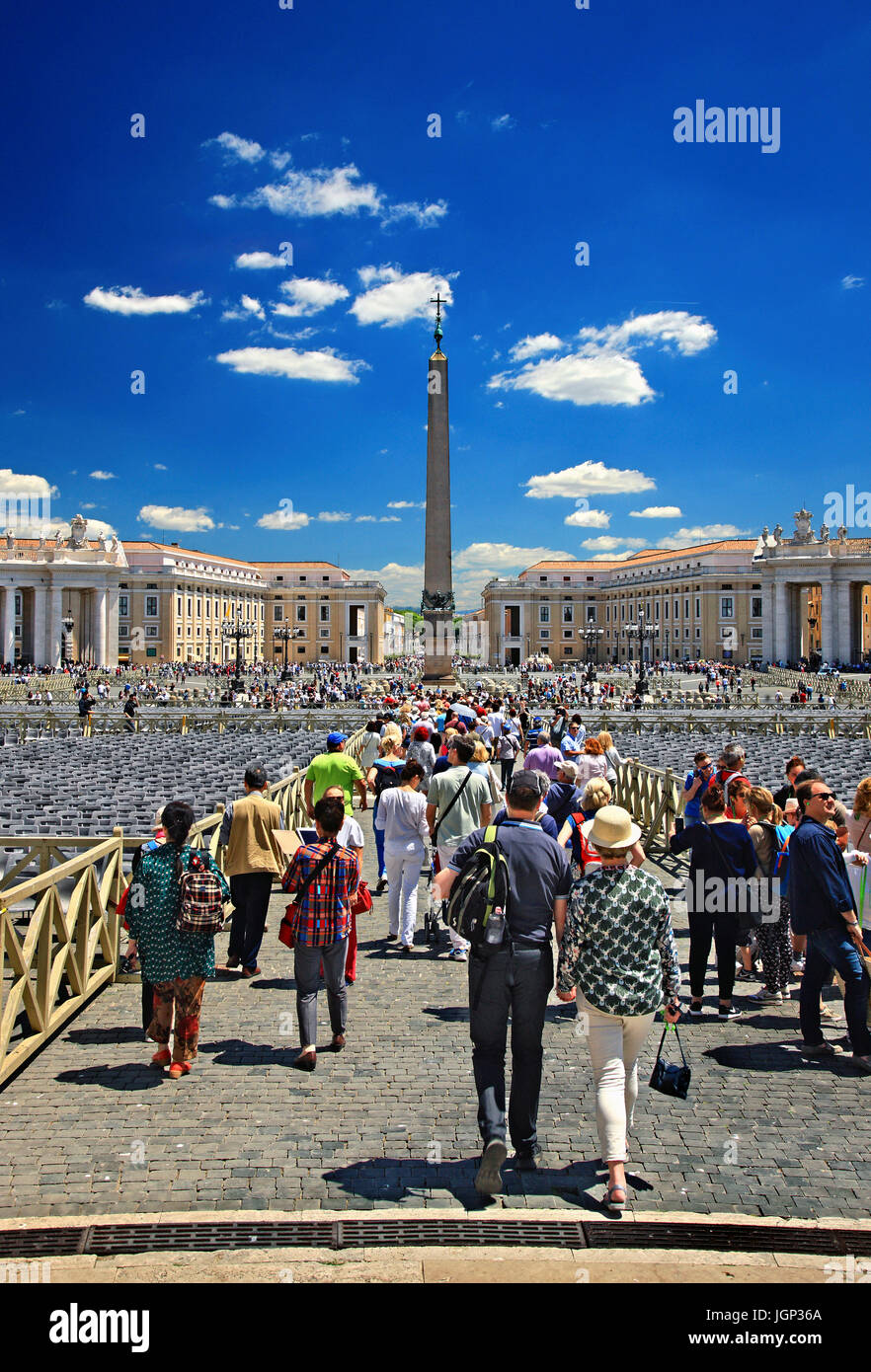 An der Piazza di San Pietro (Petersplatz) vor St. Peter Basilika, Vatikanstadt. Stockfoto
