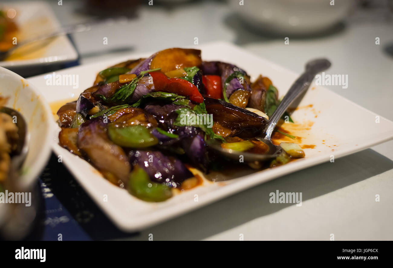 Würzige aubergine Dish von lokalen Szechuan Restaurant Stockfoto