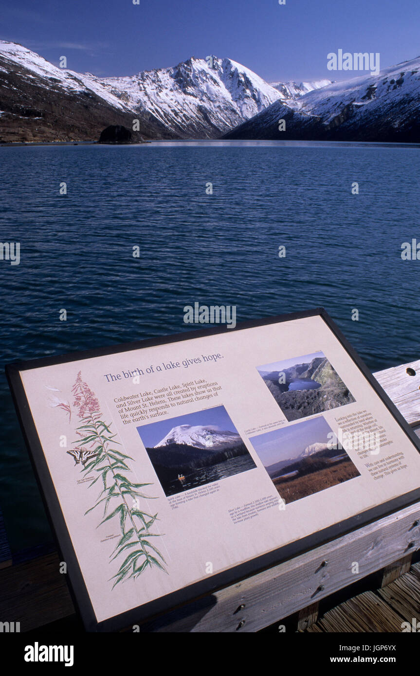 Interpretierende Zeichen am Coldwater Lake, Mt. St. Helens National Volcanic Monument, Washington Stockfoto