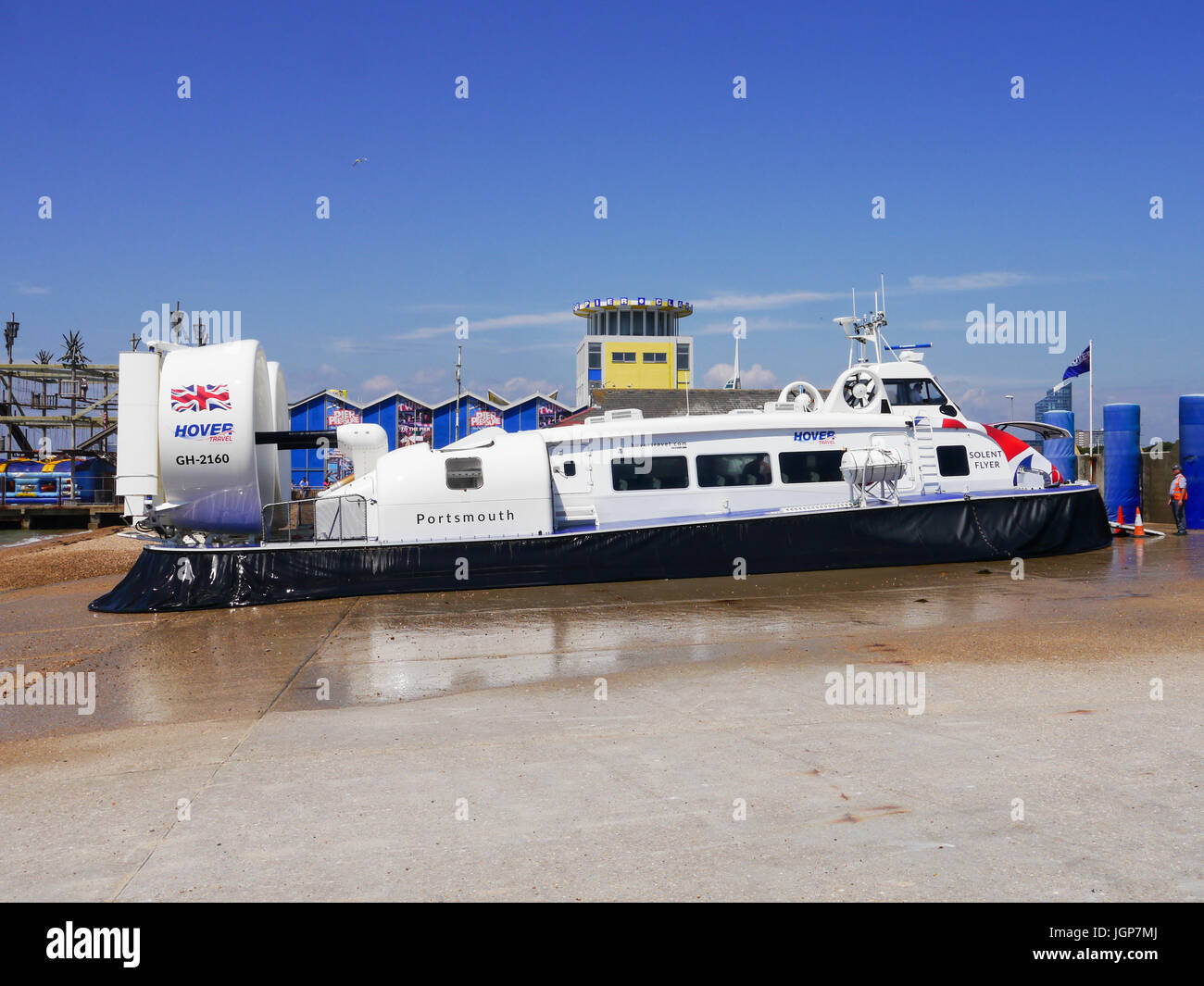 Portsmouth nach Isle Of Wight Hovercraft geerdet in Southsea Hoverport Stockfoto