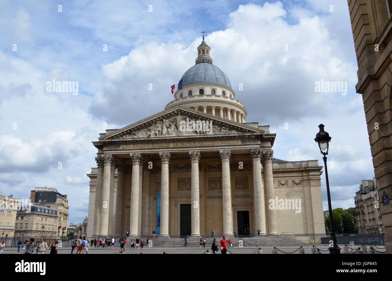 PARIS - AUG 11: Pantheon in Paris, Frankreich am 11. August 2016 gezeigt wird. Es dient als ein Mausoleum, die Reste der angesehenen französischen Peopl Gehäuse Stockfoto
