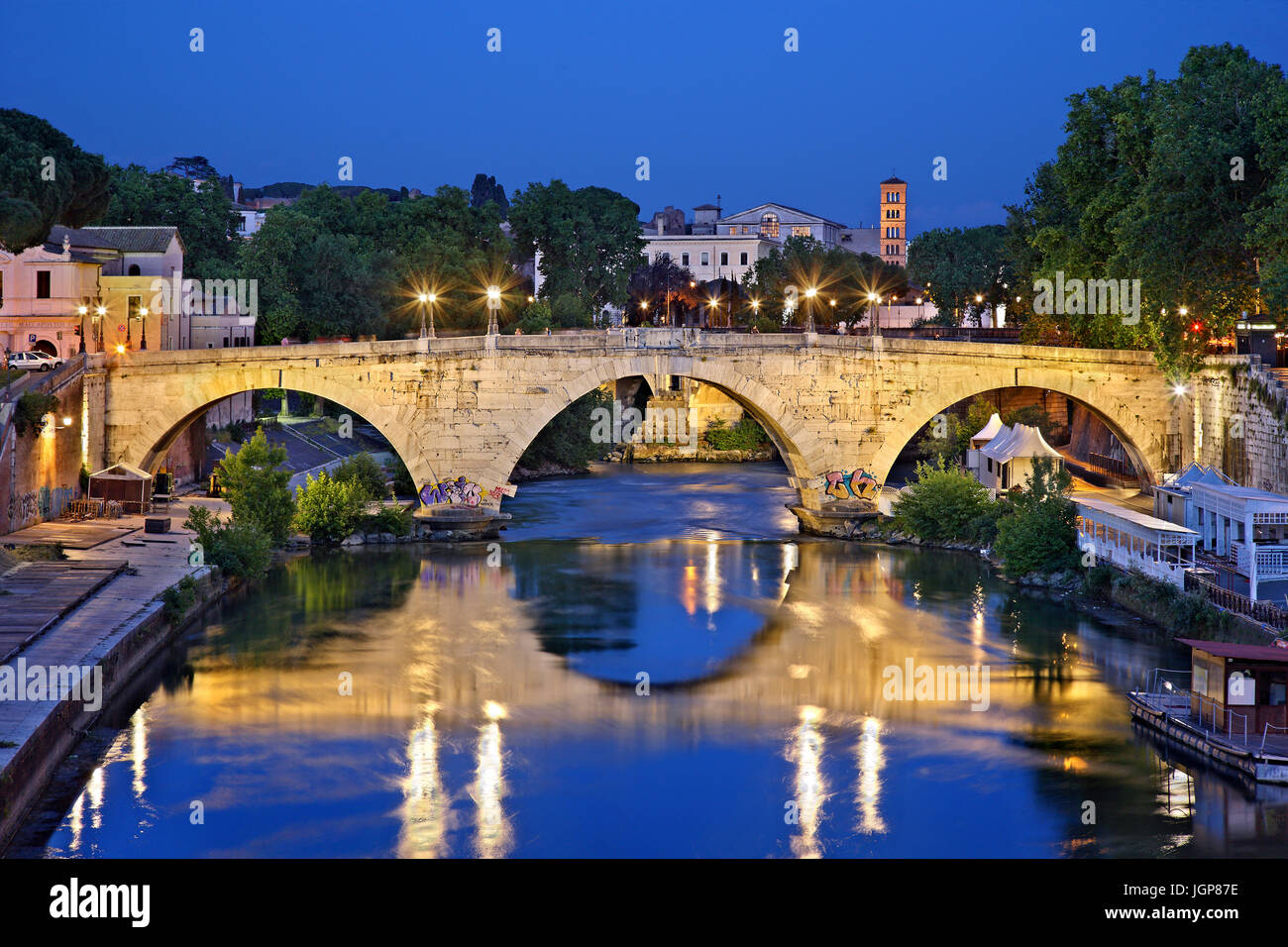Ponte Cestio, die Brücke, die tiberinsel verbindet (Isola Tiberina) mit Trastevere (Jenseits des Tiber'), Rom, Italien. Stockfoto