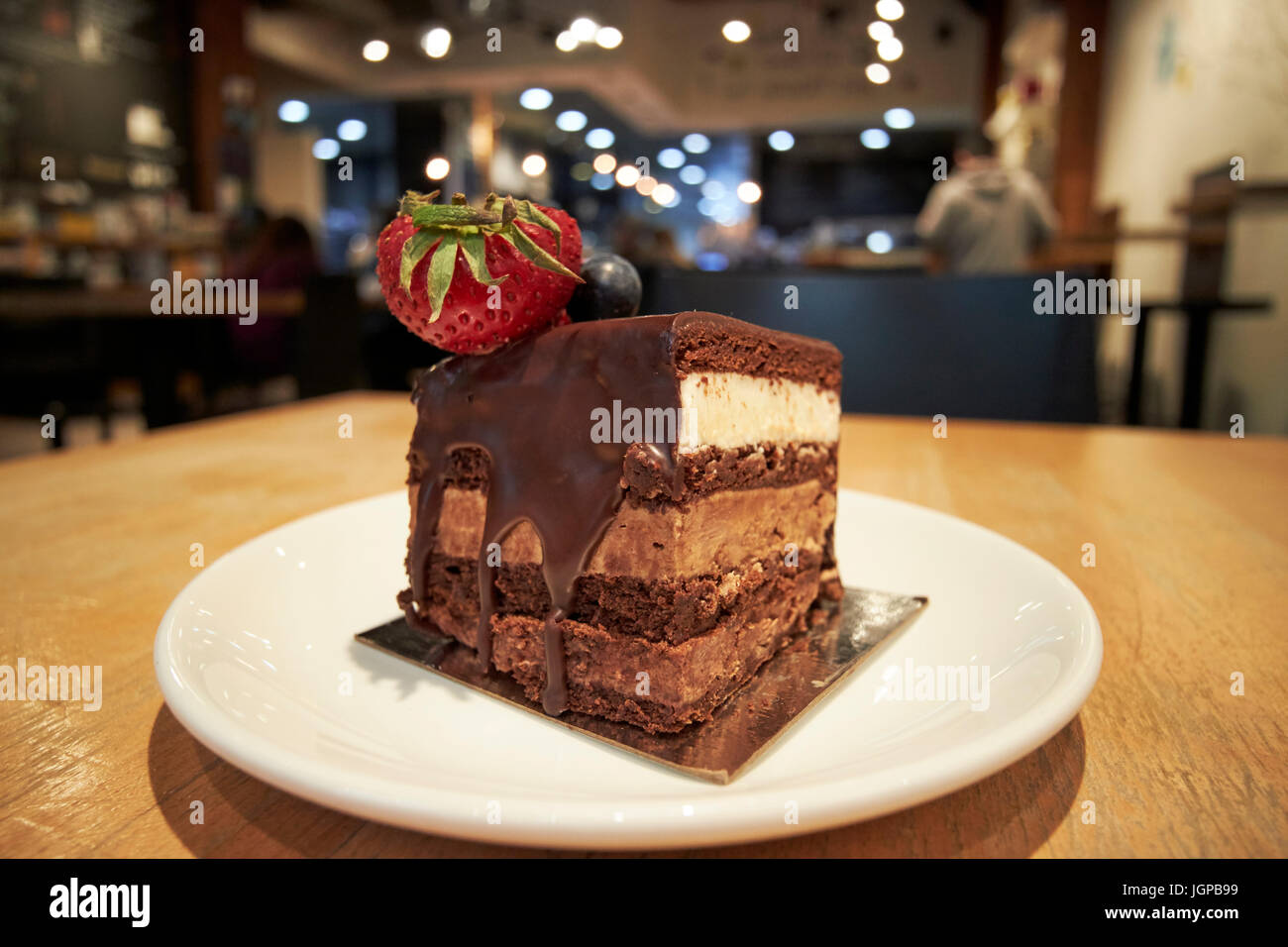 Dreifach-Mousse au Chocolat Kuchen Mehl Bäckerei und Café Boston USA Stockfoto