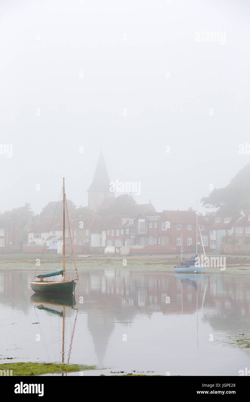 Einem nebligen Morgen am Bosham, West Sussex, England, Großbritannien Stockfoto
