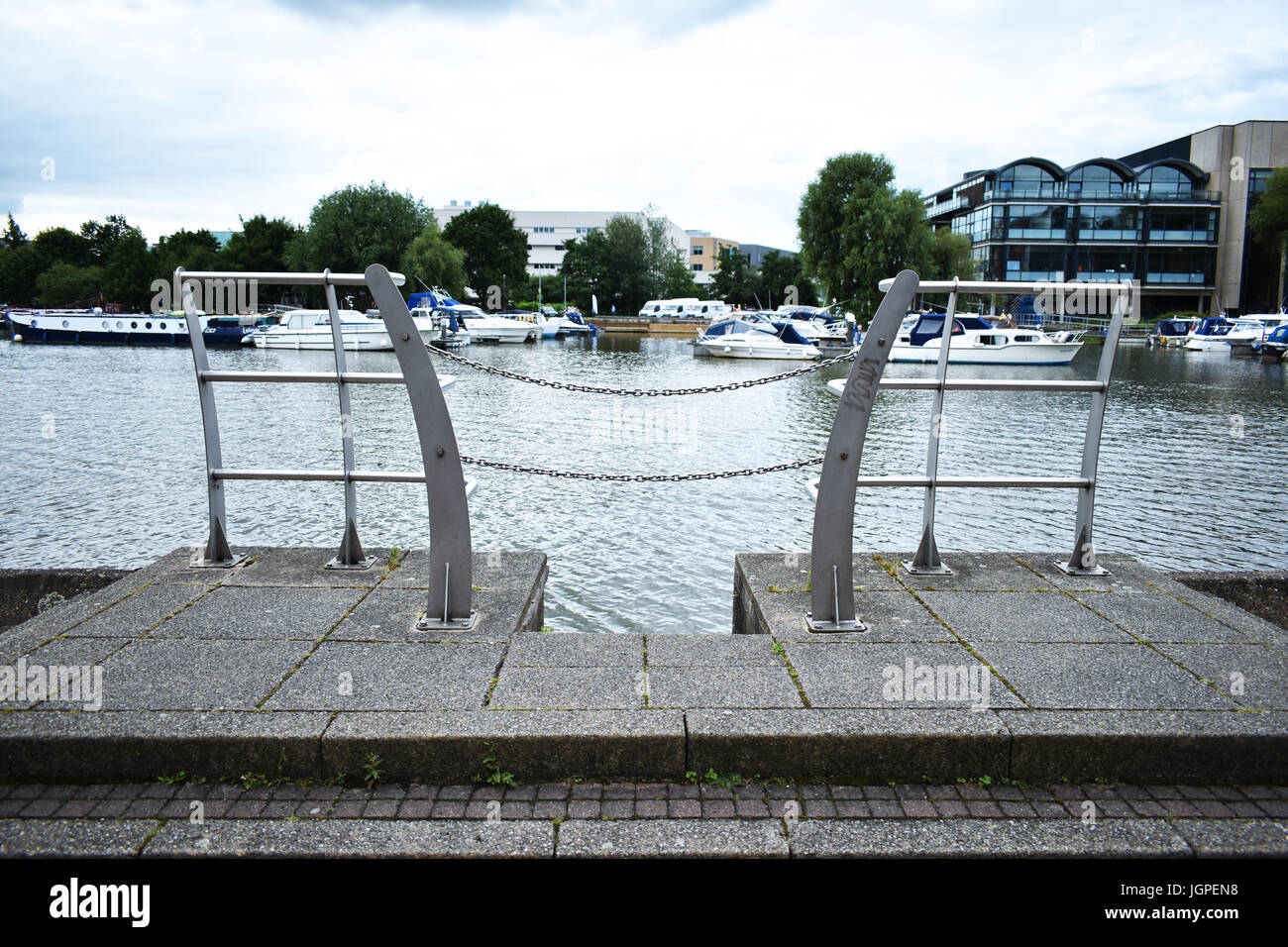 Metall docking Tor Riverside in Lincoln gegenüber der Lincoln Universität Stockfoto