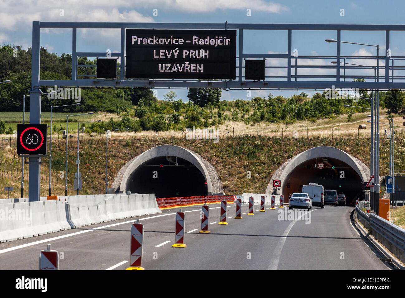 Tunnel in der Nähe von Prackovice, Autobahn D8, Nord-Böhmen, Tschechische Republik, Europa Stockfoto
