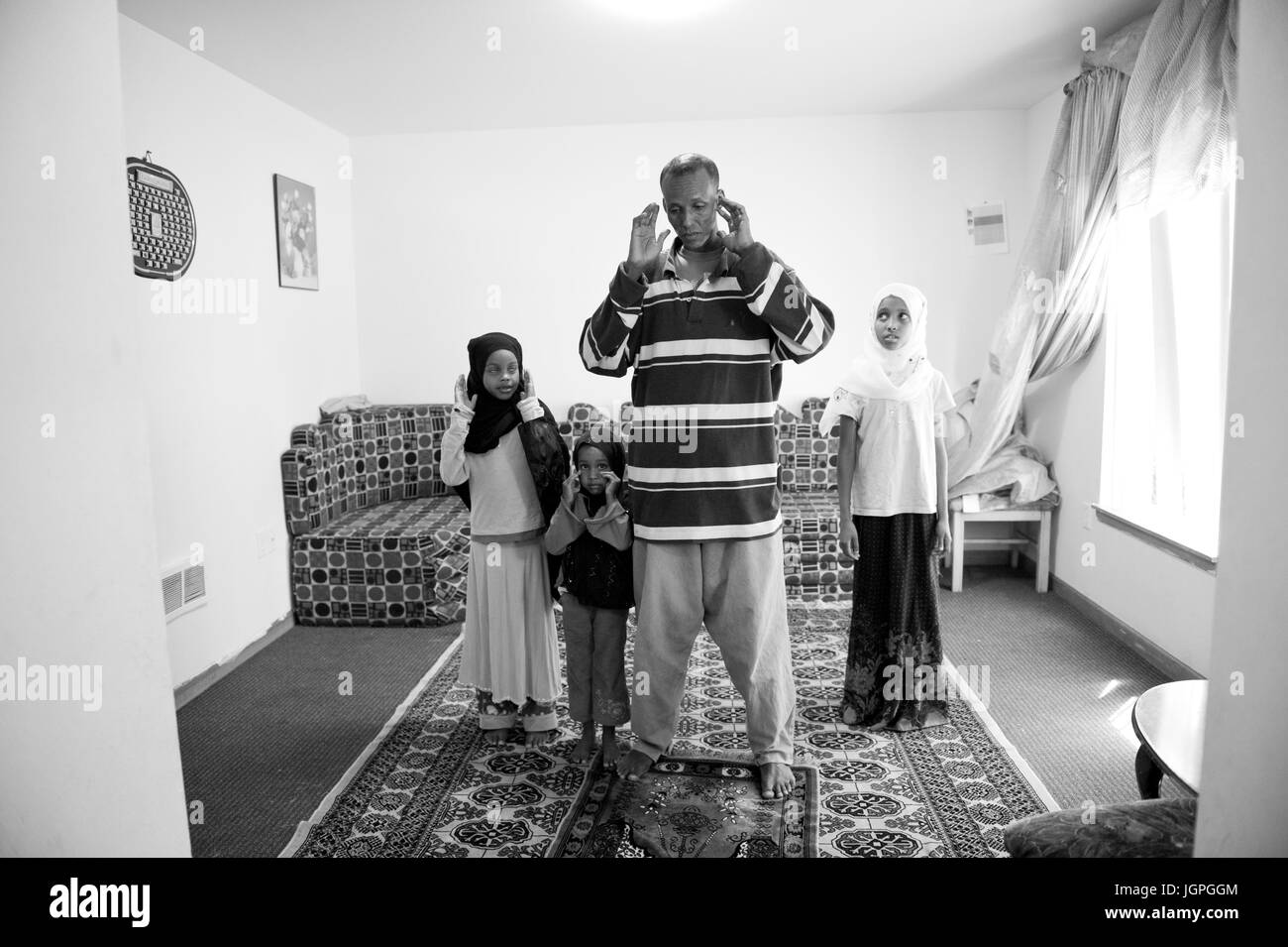 Somalische Flüchtlingsfamilie in ihr neues Zuhause in Portland, Oregon Stockfoto