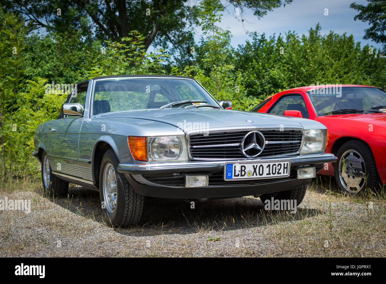 Enzwaihingen, Deutschland. 9 Jul, 2017 die 10-jährige treffen Der oldtimerfreunde enzweihinge e.v. heute in enzwaihingen, in der Nähe der Stadt Stuttgart. Die Tagung wurde von fast allen Mitgliedern der Club zusammen mit Ihrem schönsten und wertvolle Objekte. Von einem Fahrrad im Jahr 1897 mit dem ersten Automobil Modelle, die den Güterverkehr serviert. Credit: adochitei Cristian/alamy leben Nachrichten Stockfoto