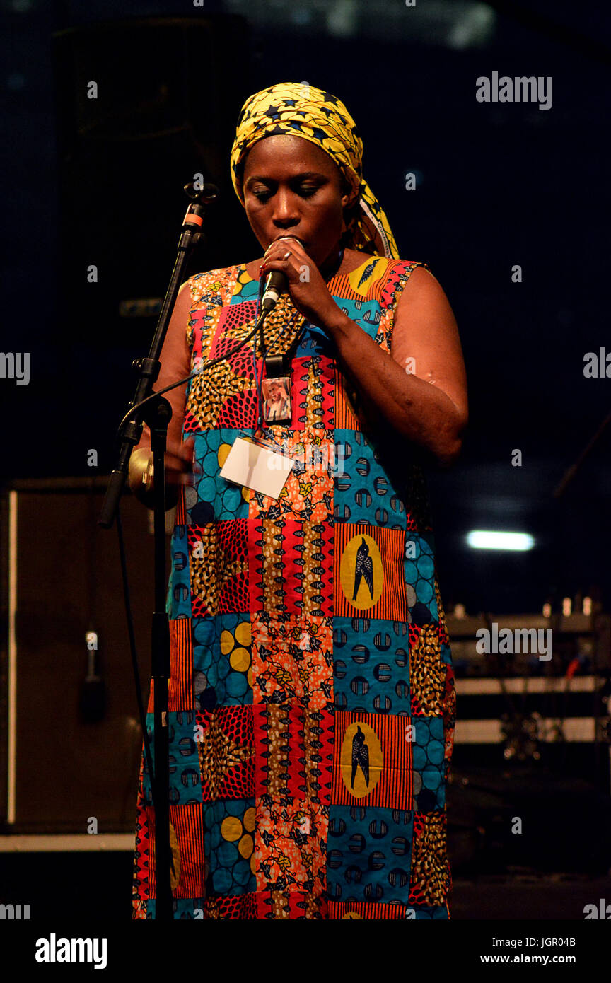 Bukarest, Rumänien. 9. Juli 2017. Ndagga Rhythmus Kraft aus dem Senegal live auf der Bühne in Gradina Uranus. Bildnachweis: Douglas MacKenzie/Alamy Live-Nachrichten Stockfoto