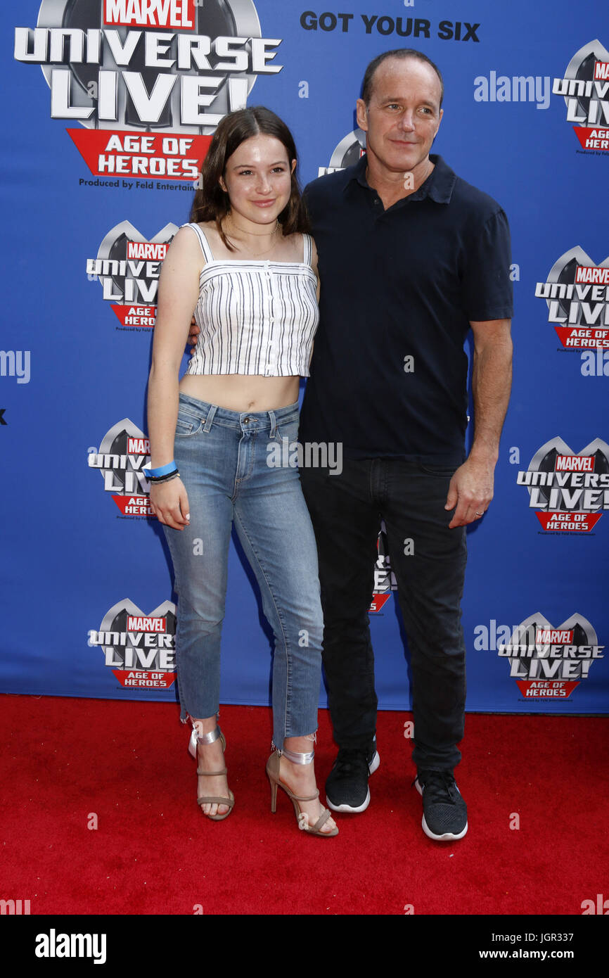 Los Angeles, CA, USA. 8. Juli 2017. LOS ANGELES - 8 JUL: Stella Gregg, Clark Gregg bei dem Marvel-Universum leben roten Teppich im Staples Center am 8. Juli 2017 in Los Angeles, CA-Credit: Kay Blake/ZUMA Draht/Alamy Live-Nachrichten Stockfoto