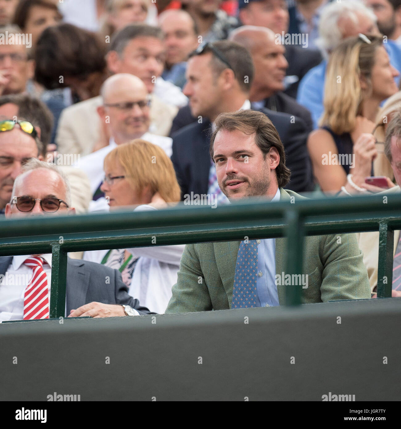 Wimbledon, London, UK. 10. Juli 2017. Die Wimbledon Tennis Weltmeisterschaften 2017 statt auf The All England Lawn Tennis and Croquet Club, London, England, UK. Herren Einzel - vierte Runde Rafael Nadal (ESP) [4] V Gilles Muller (LUX) [16] auf Nein! Gericht. Prinz Félix von Luxemburg Uhren seinen Landsmann Gilles Muller spielen gegen Rafael Nadal. Bildnachweis: Duncan Grove/Alamy Live-Nachrichten Stockfoto