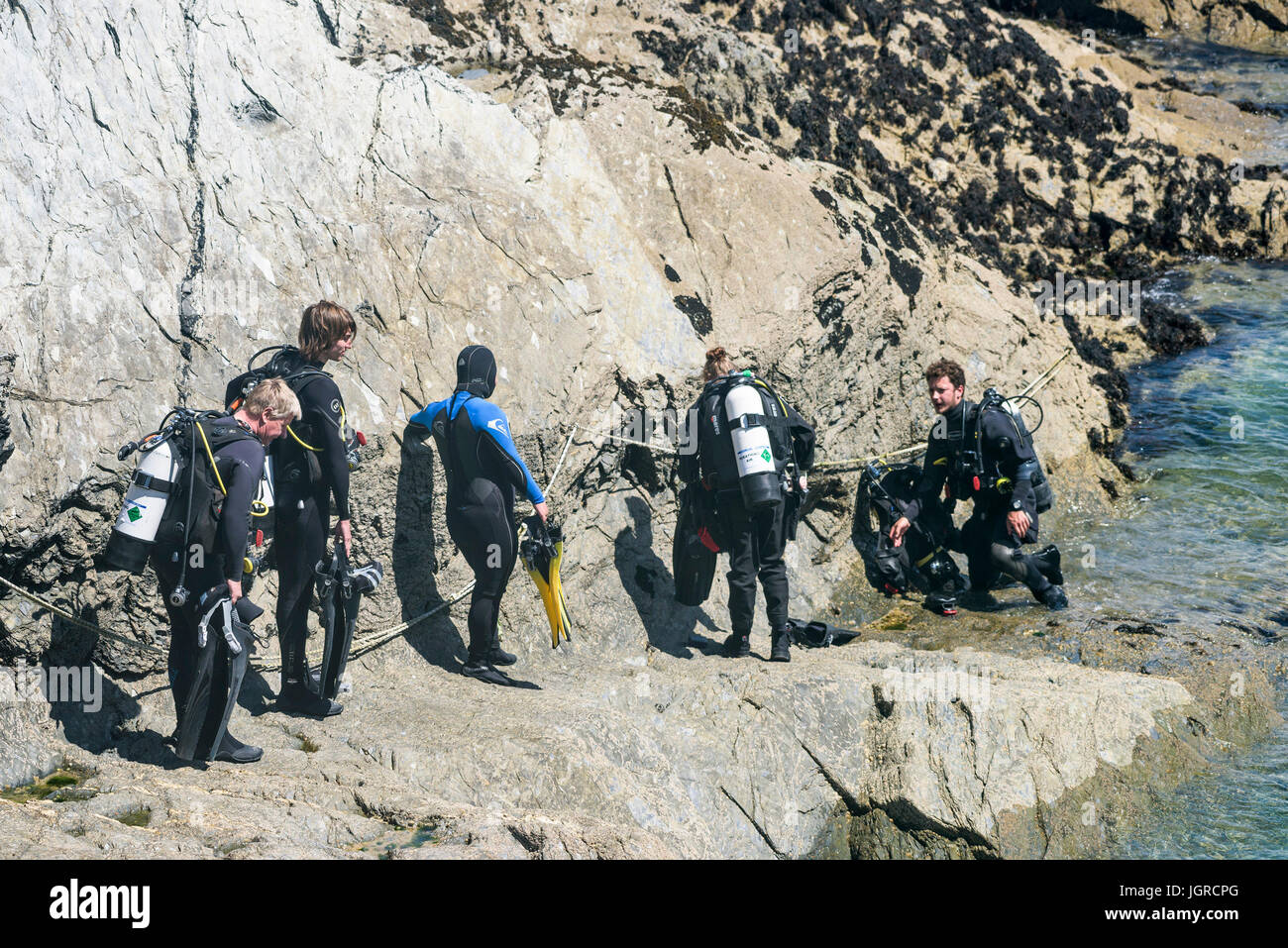 Taucher, die Vorbereitung auf das Meer. Stockfoto
