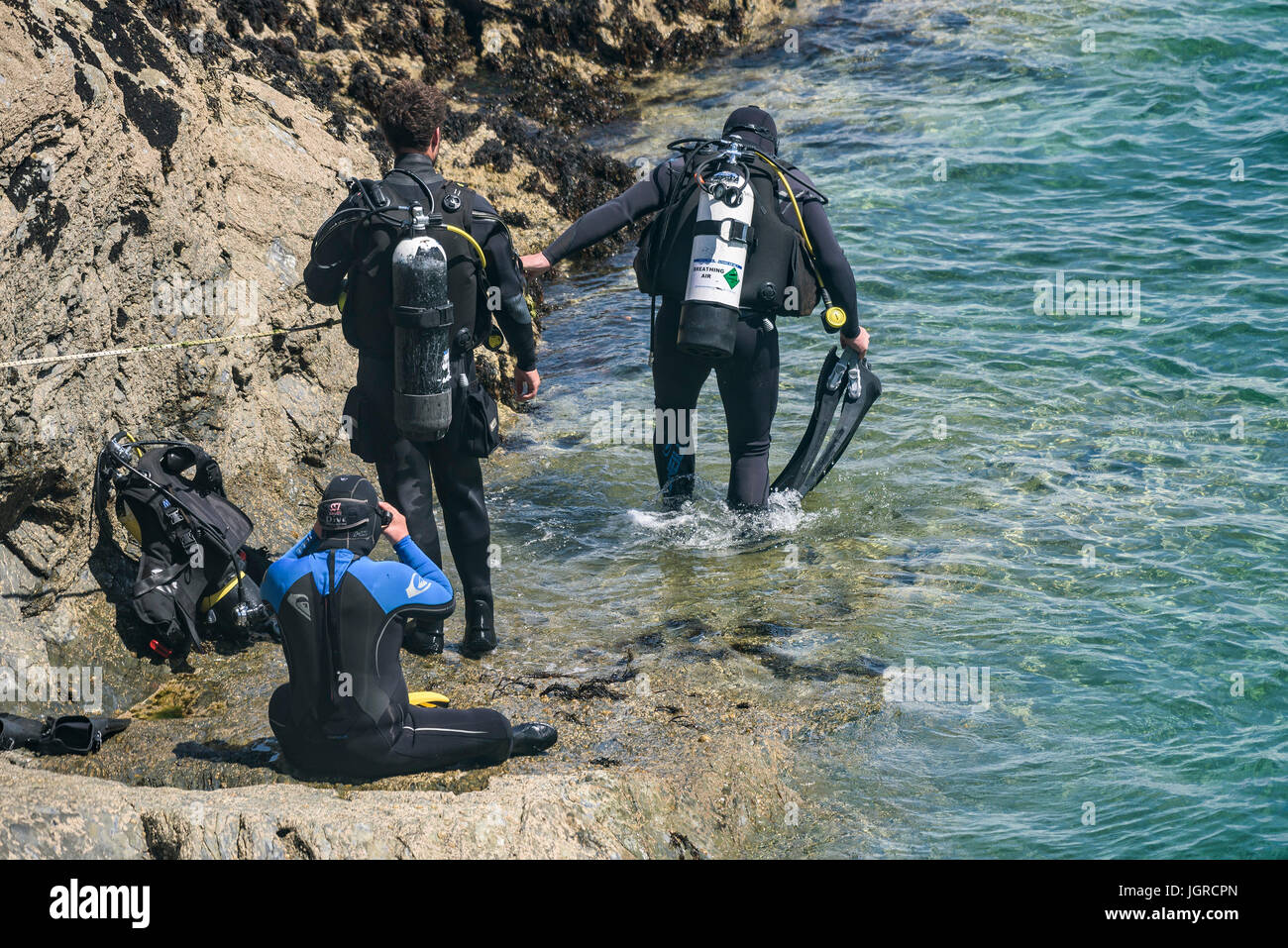 Taucher, die Vorbereitung auf das Meer. Stockfoto