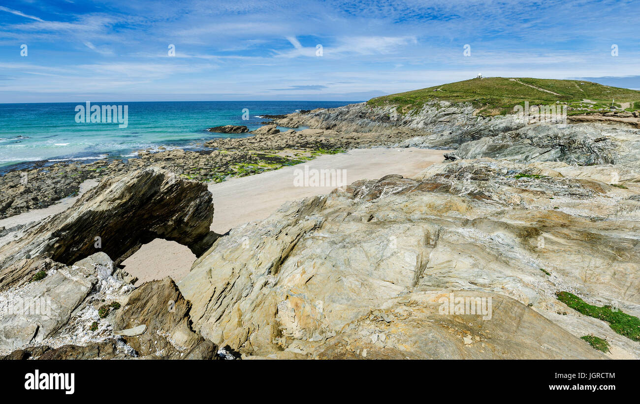 Einen Panoramablick auf Strand und wenig fistral Towan Strand in Newquay, Cornwall. Stockfoto