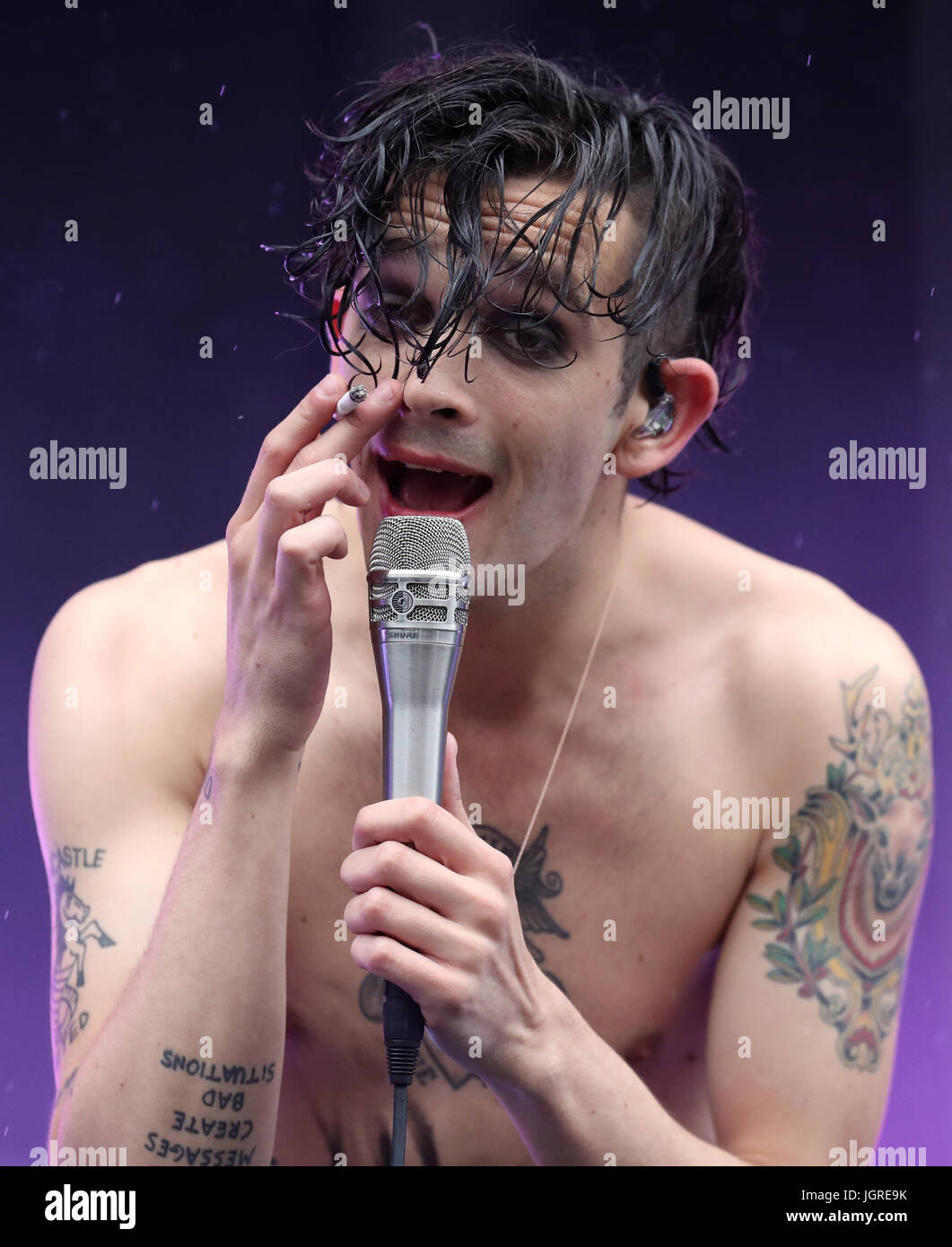 Matthew Healy aus dem Jahr 1975 führt auf der Hauptbühne beim TRNSMT Music Festival in Glasgow Green in Glasgow mit einem Sonntag Line-up von Handlungen einschließlich Twin Atlantic und Biffy Clyro.  PRESSEVERBAND Foto. Bild Datum: Sonntag 9. Juli 2017. Bildnachweis sollte lauten: Andrew Milligan/PA Wire. Stockfoto