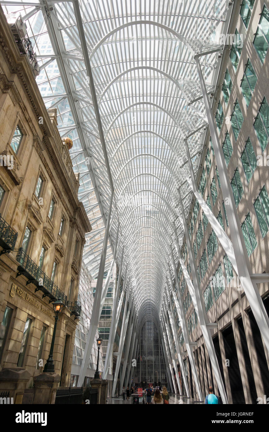 Die dramatische lichtdurchfluteten Innenraum des Brookfield Place ein Büro und Businesscenter, entworfen vom spanischen Architekten Santiago Calatrava in Toronto Stockfoto