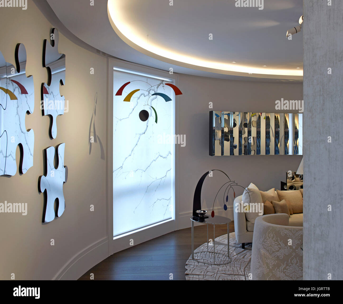 Wohnzimmer. Chelsea Embankment Apartment, London, Vereinigtes Königreich. Architekt: Foster Lomas, 2015. Stockfoto