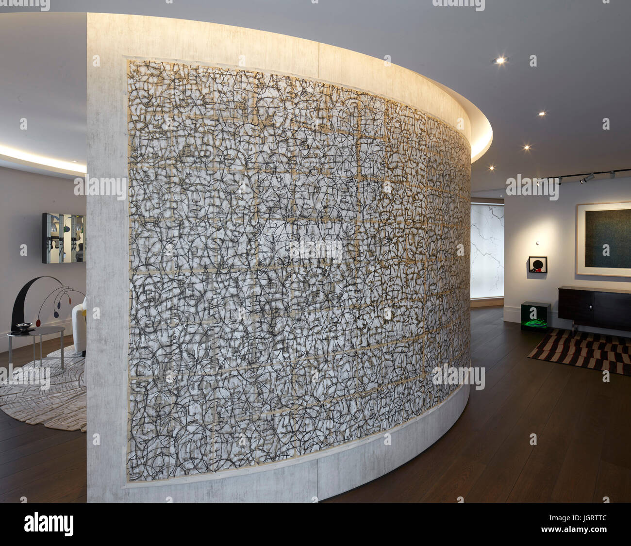 Wohnzimmer-Wand. Chelsea Embankment Apartment, London, Vereinigtes Königreich. Architekt: Foster Lomas, 2015. Stockfoto