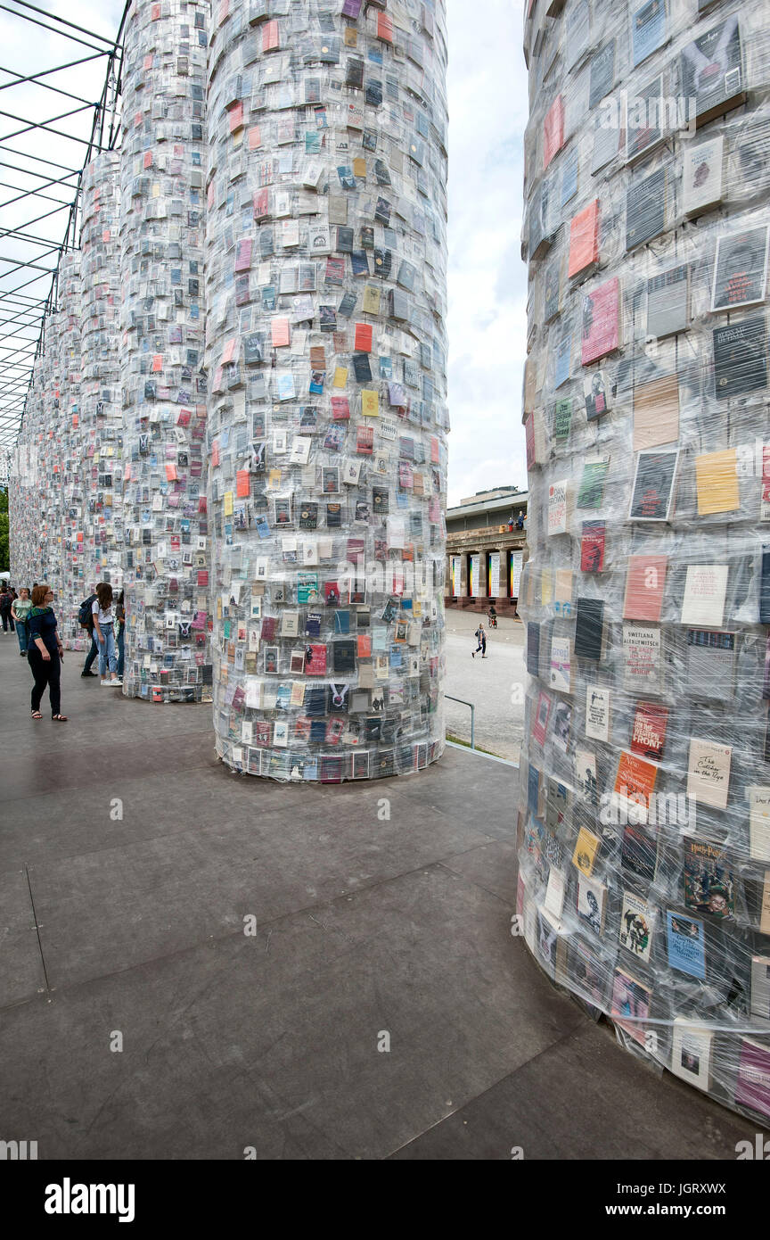 14 der Documenta in Kassel: Parthenon der Bücher von der Künstlerin Marta Minujin (Argentinien) auf dem Friedrichsplatz. Stockfoto