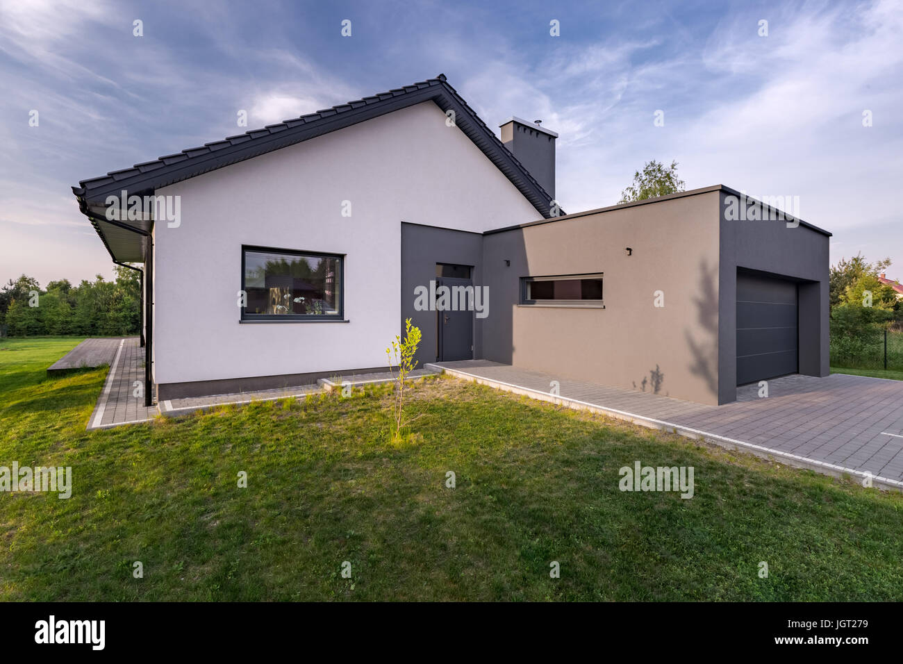 Gemütliches Haus mit Garage und großer Garten, im freien