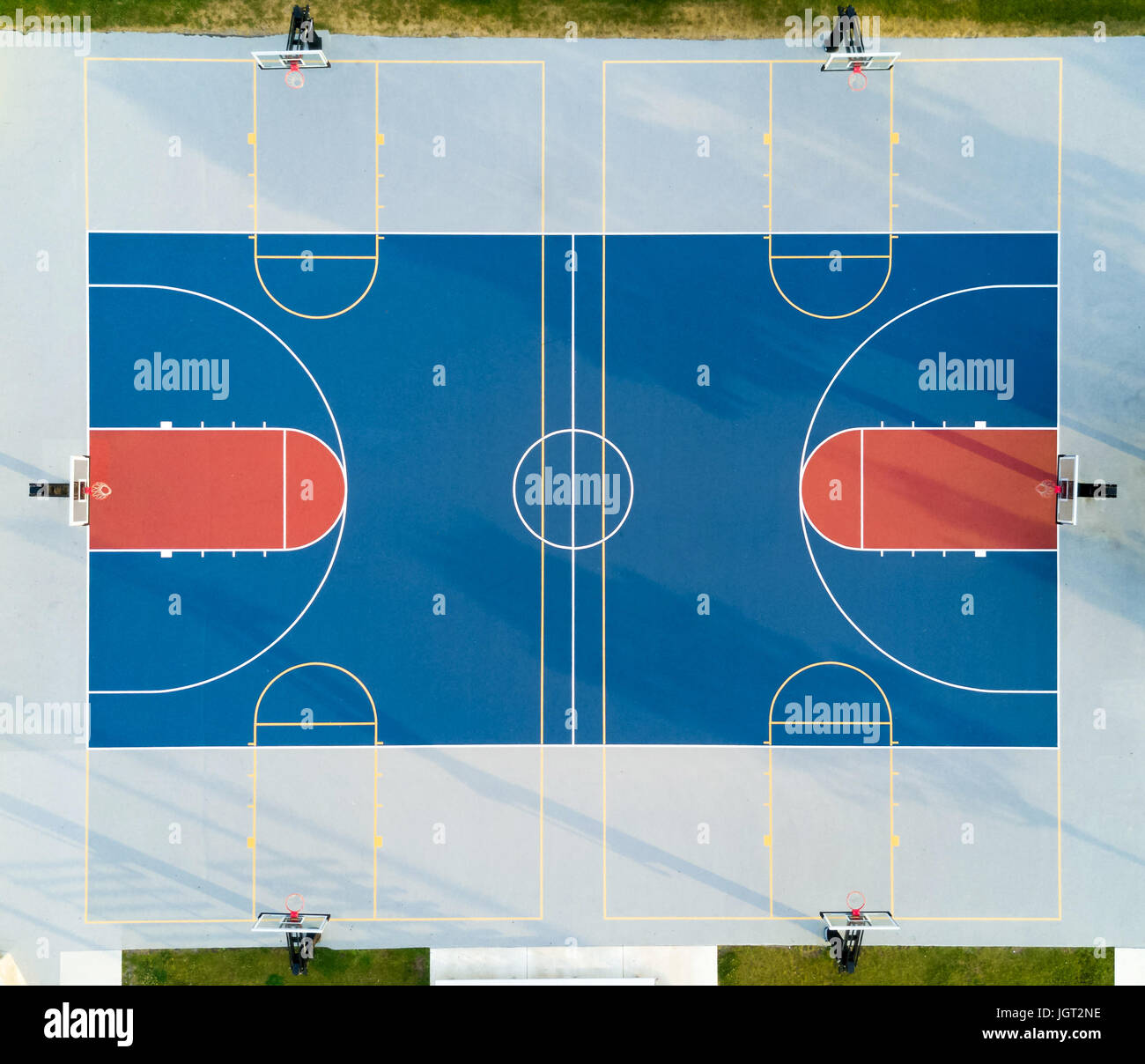 Luftaufnahme des ein Basketballfeld mit weichen Abendlicht Stockfoto