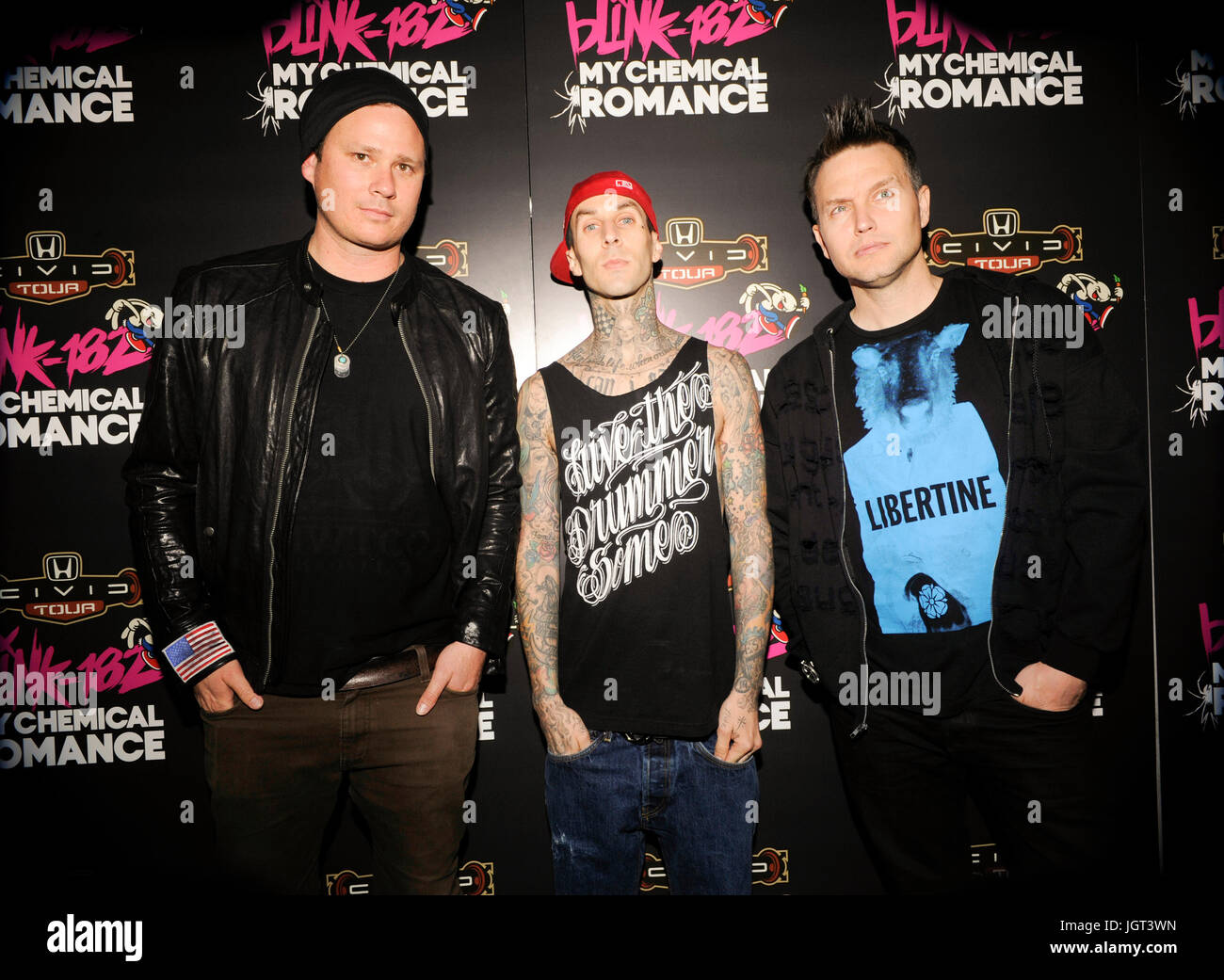 (L - R) Musiker Tom DeLonge, Mark Hoppus, Travis Barker, Blink-182 blink-182 besuchen My Chemical Romance 2011 Honda Civic Tour Ankündigung Veranstaltung Rainbow Bar & Grill Mai 23,2011 Los Angeles, Kalifornien. Stockfoto