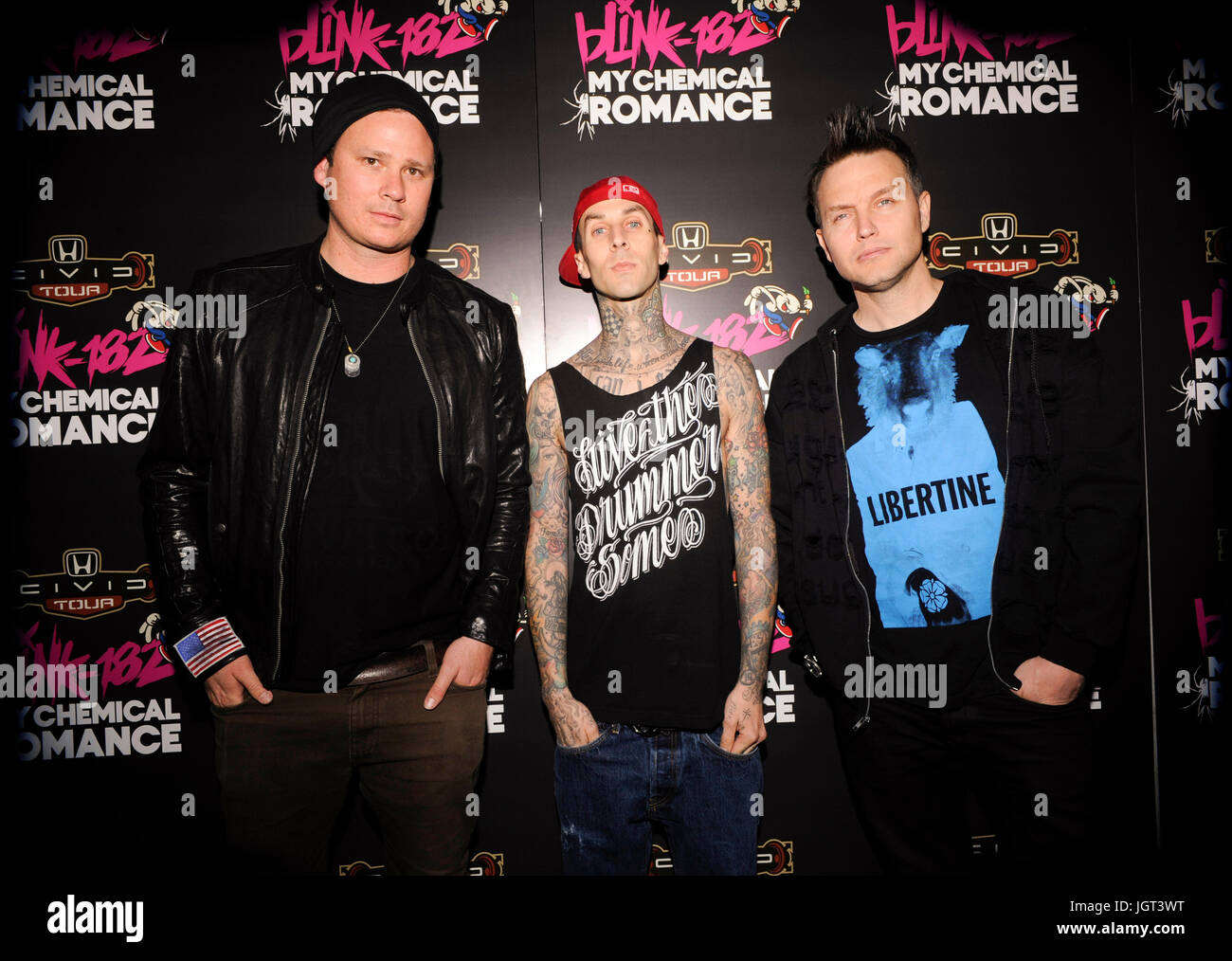 (L - R) Musiker Tom DeLonge, Mark Hoppus, Travis Barker, Blink-182 blink-182 besuchen My Chemical Romance 2011 Honda Civic Tour Ankündigung Veranstaltung Rainbow Bar & Grill Mai 23,2011 Los Angeles, Kalifornien. Stockfoto