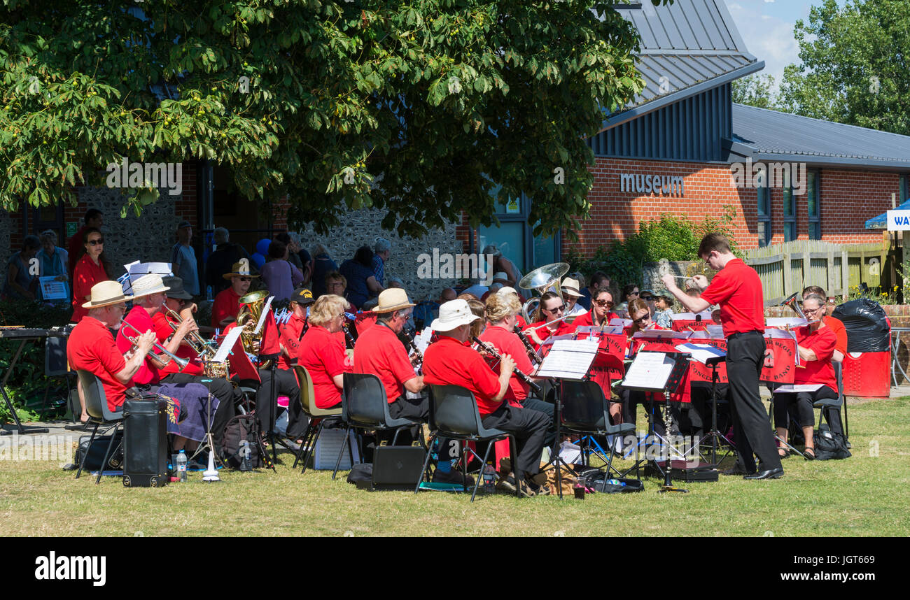 Bognor Regis Concert Band erklingt in Arundel in ein Sommer-Charity-Event im Juli 2017. Stockfoto