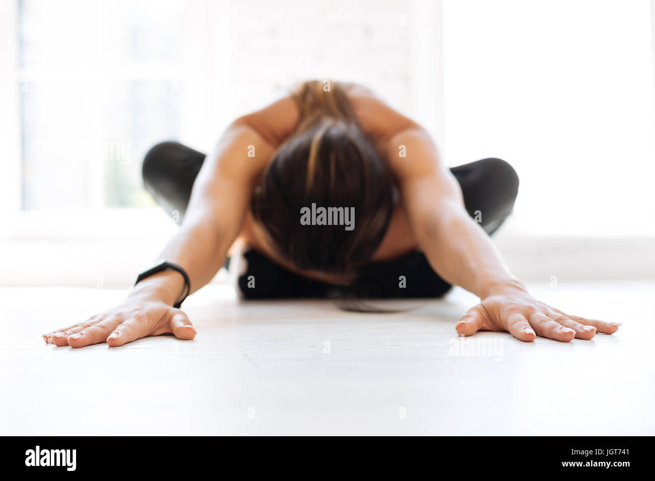 Flexible Yoga-Lehrer nützliche Übungen Stockfoto