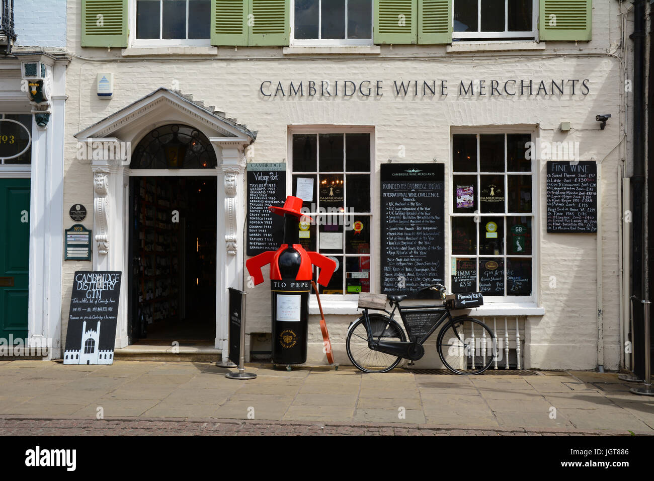 Weinhändler in Cambridge Shop auf des Königs-Parade in Cambridge England Stockfoto
