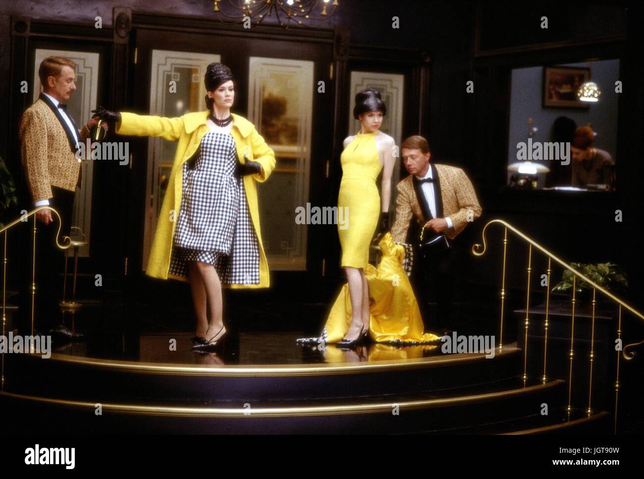 Down with Love-Jahr: 2003 USA Regie: Peyton Reed Sarah Paulson, Renee Zellwerger Foto: Merrick Morton.  Es ist verboten, das Foto aus dem Kontext der Promotion des Films zu reproduzieren. Es muss die Filmgesellschaft und/oder der Fotograf von zugewiesen oder von autorisierten / erlaubt am Set von der Filmgesellschaft gutgeschrieben werden. Nur für redaktionelle Nutzung. Photo12 gewährt keine Persönlichkeitsrechte der Personen vertreten. Stockfoto