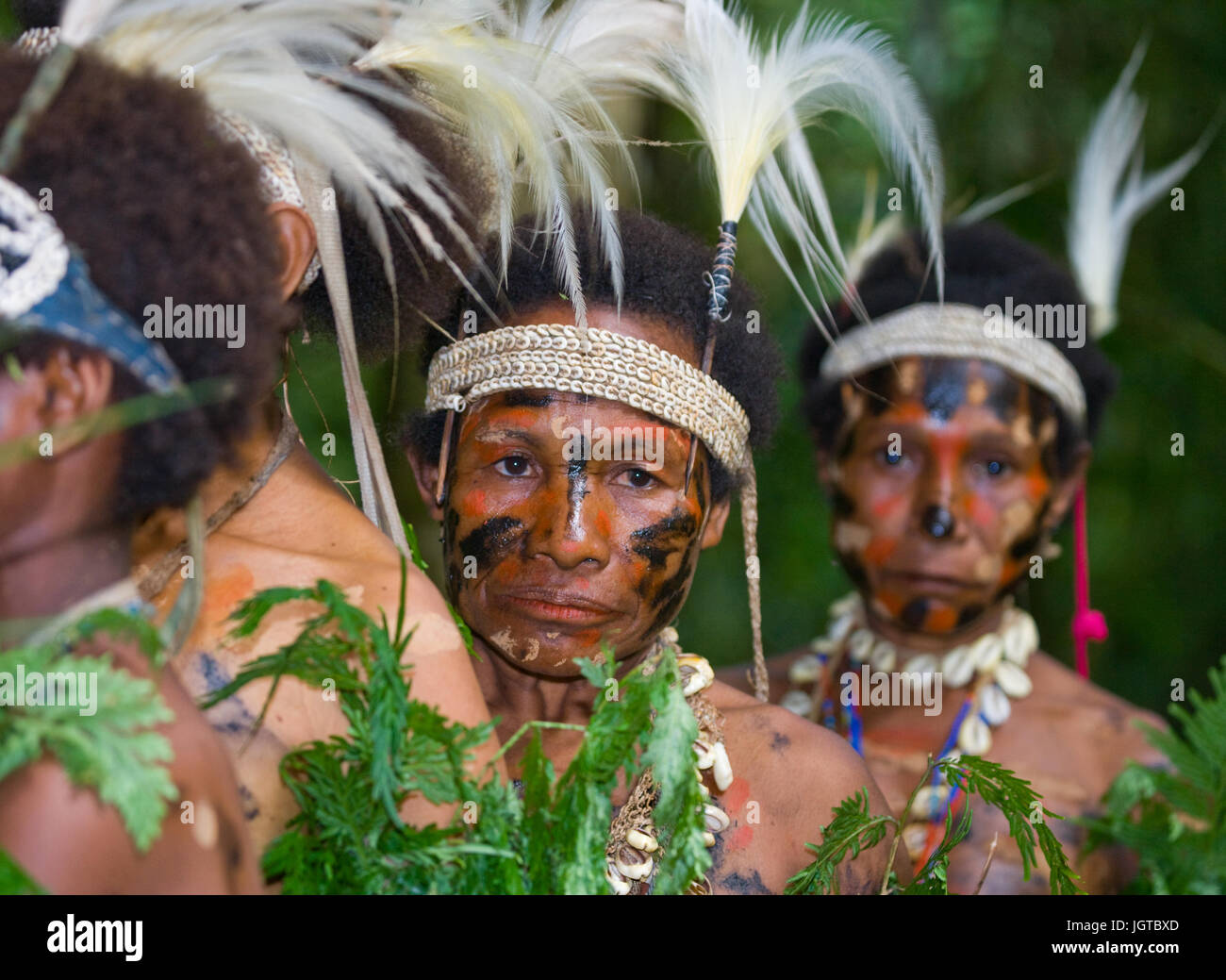 Neuguinea, Indonesien - 13 Januar: Porträt einer Frau in der traditionellen Stammes-Yaffi Färbung. Stockfoto